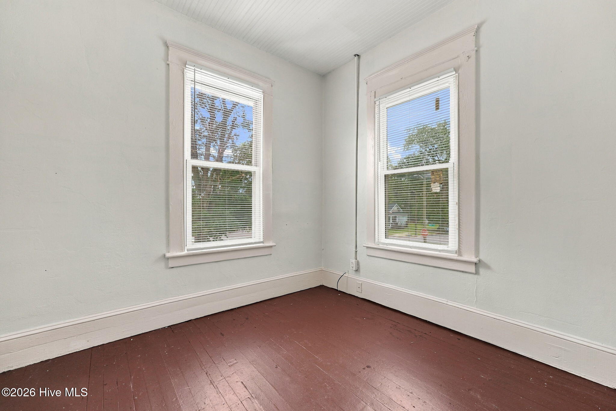 303 Paris Avenue B Property Photo 11