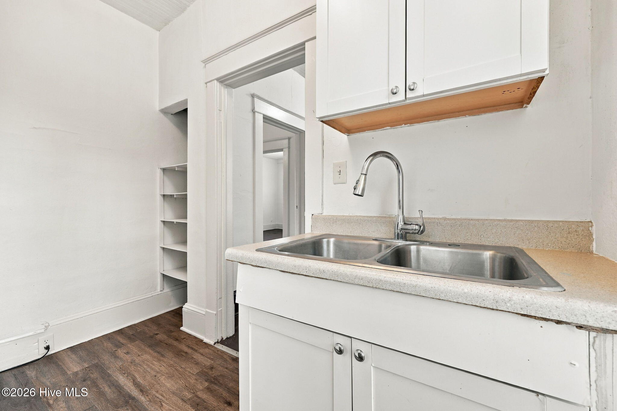 303 Paris Avenue B Property Photo 14