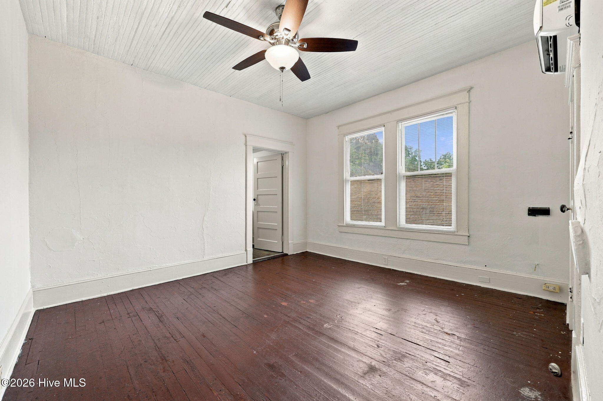 303 Paris Avenue B Property Photo 15