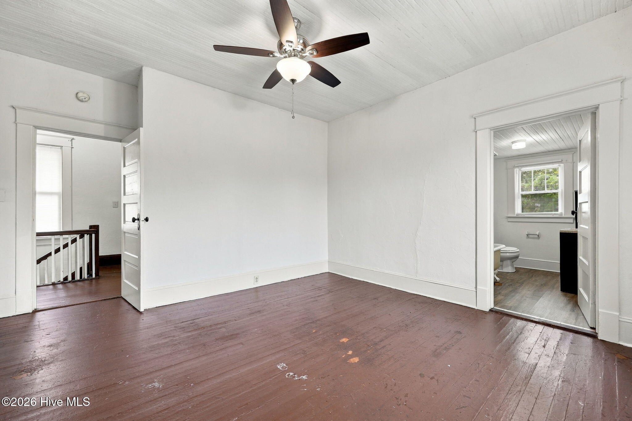 303 Paris Avenue B Property Photo 16