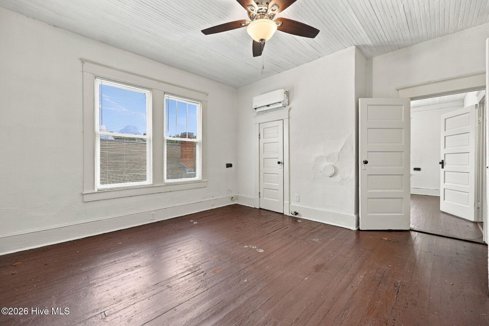 303 Paris Avenue B Property Photo 18
