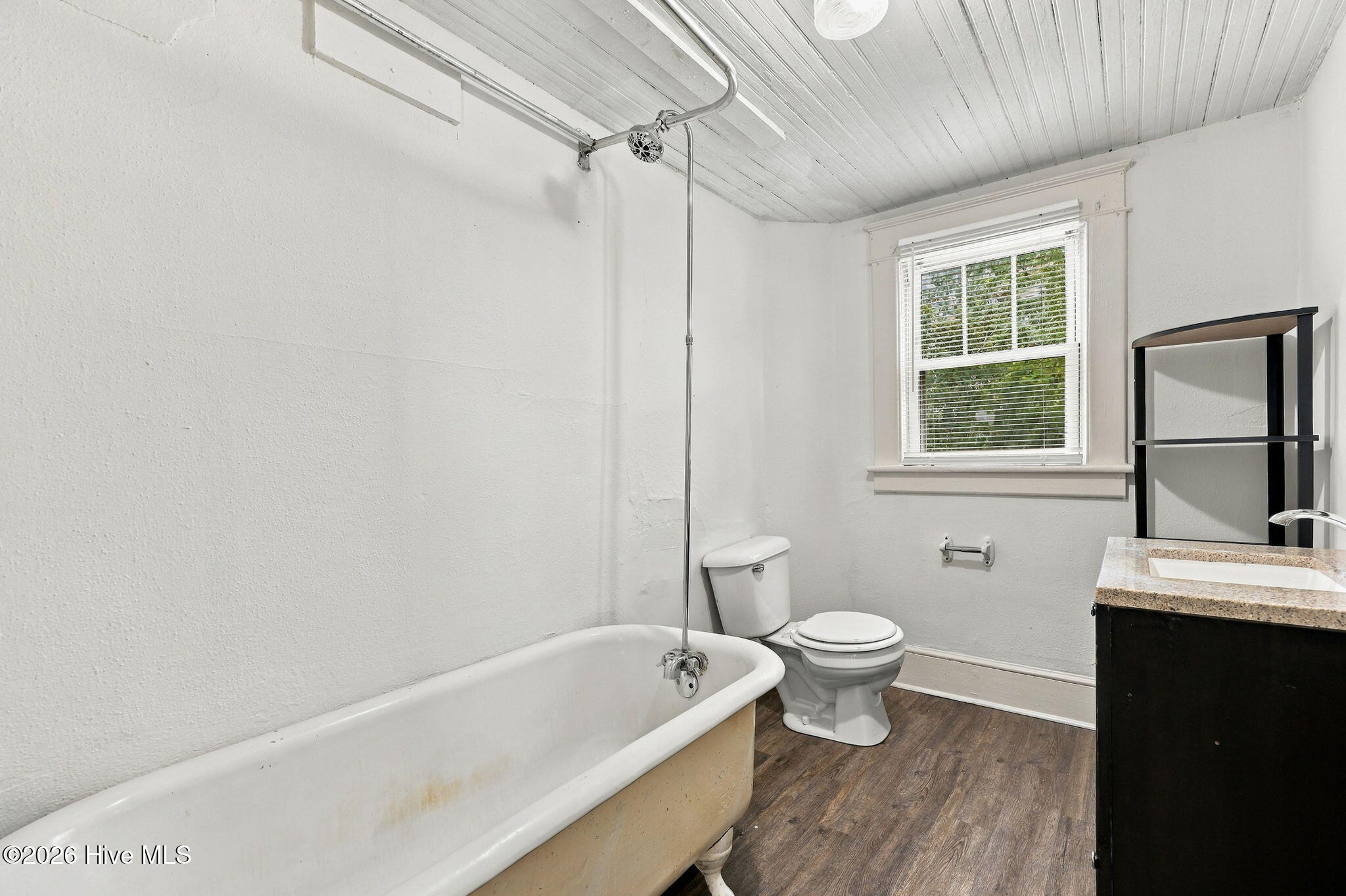 303 Paris Avenue B Property Photo 19
