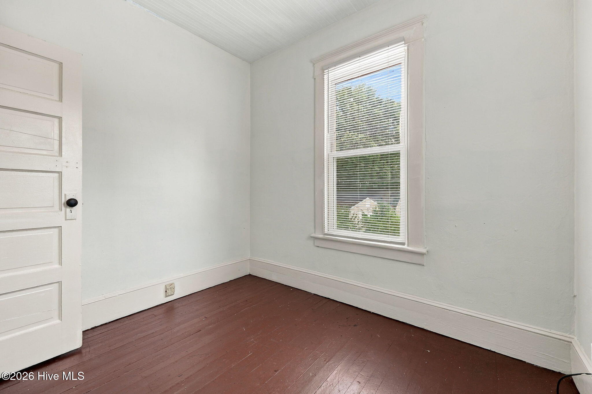 303 Paris Avenue B Property Photo 21