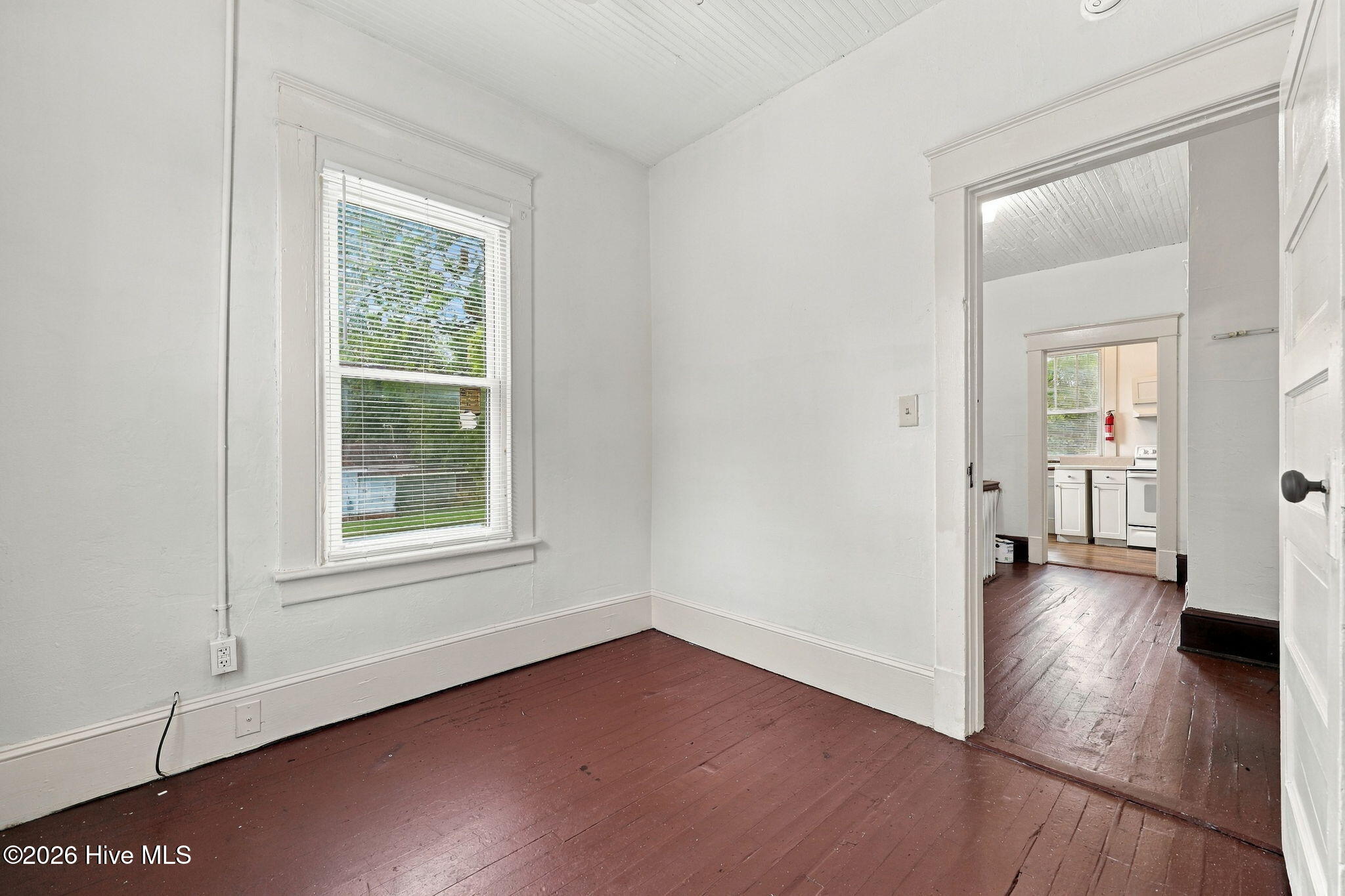 303 Paris Avenue B Property Photo 22