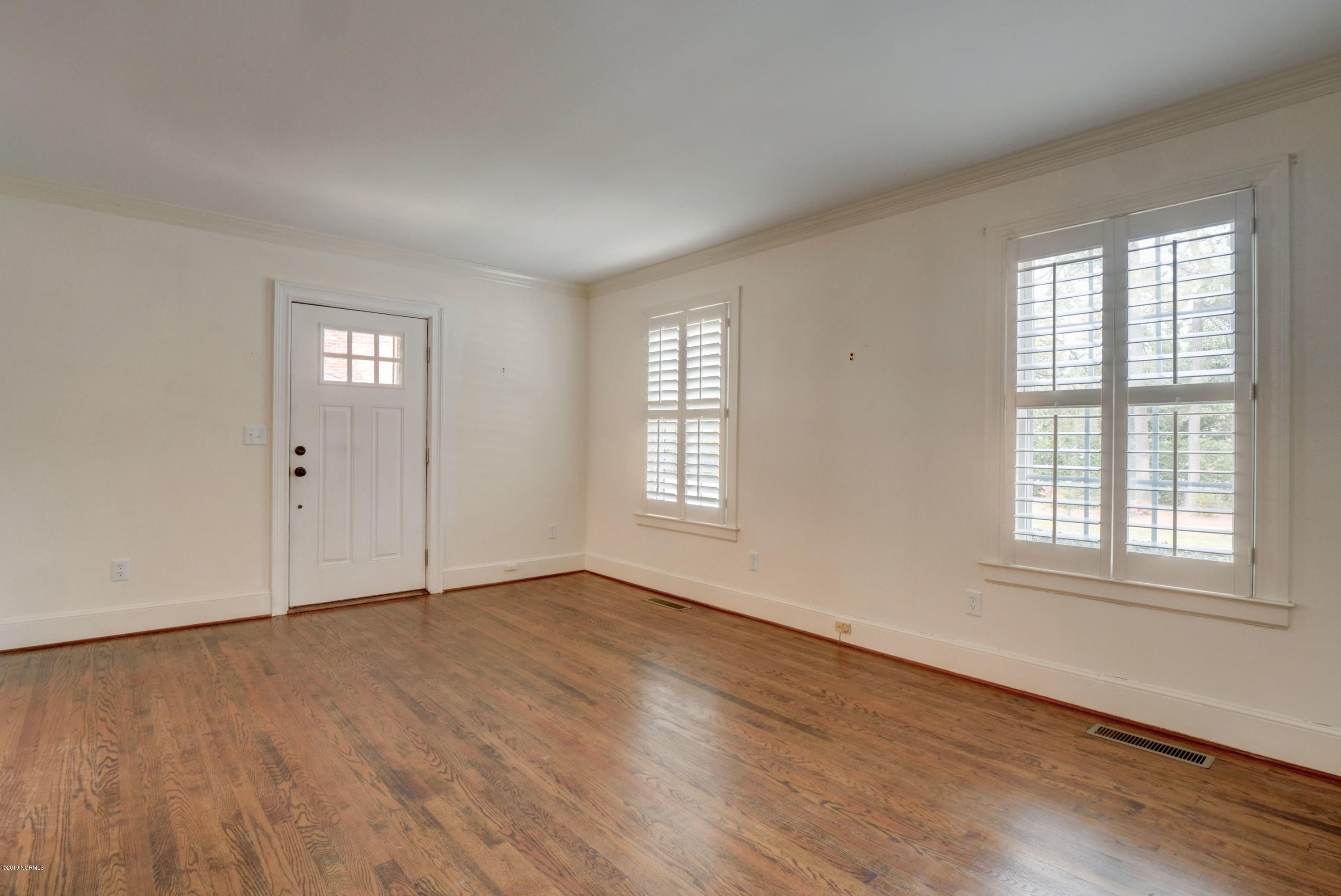 2724 Oleander Drive C Property Photo 2