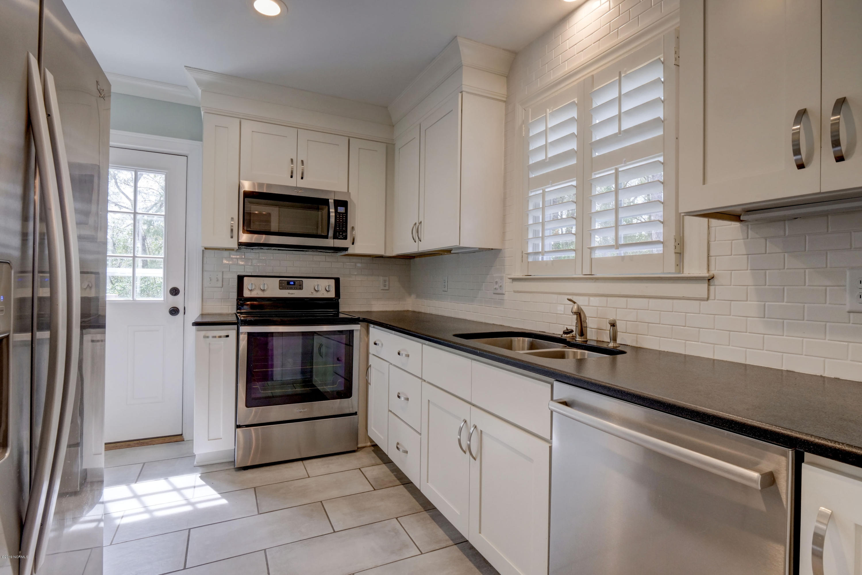 2724 Oleander Drive C Property Photo 8