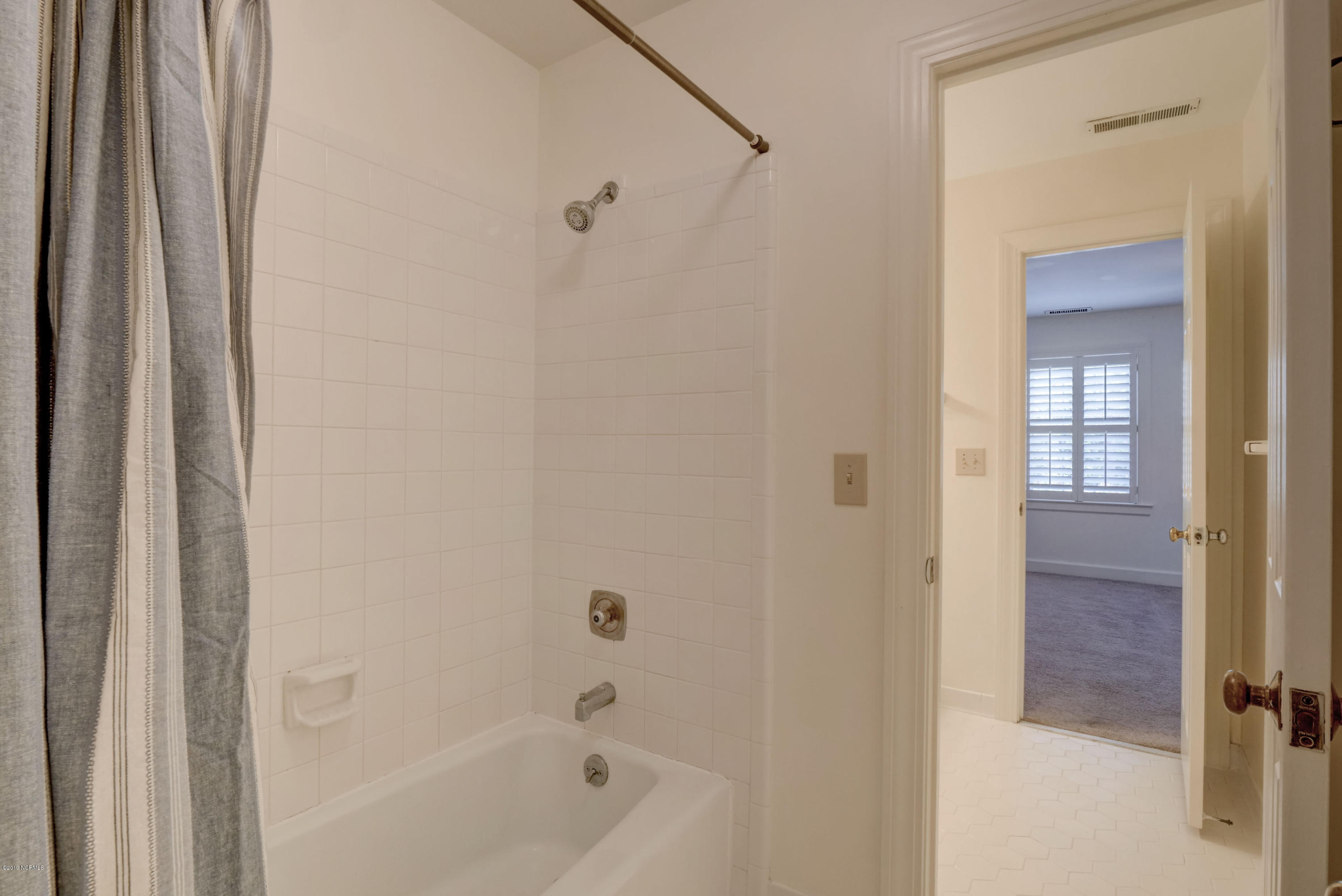 2724 Oleander Drive C Property Photo 17