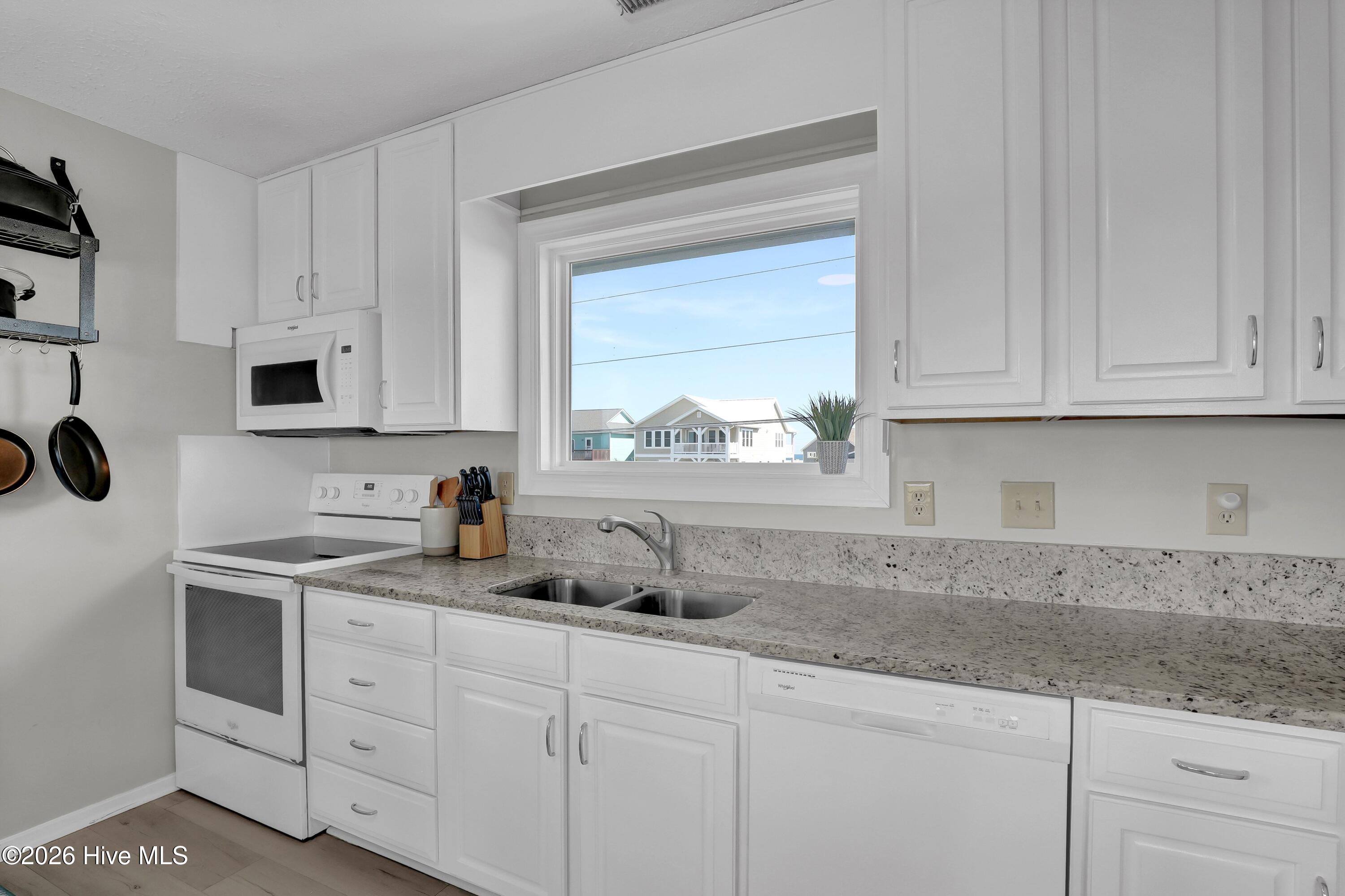 1143 S Topsail Drive Property Photo 11