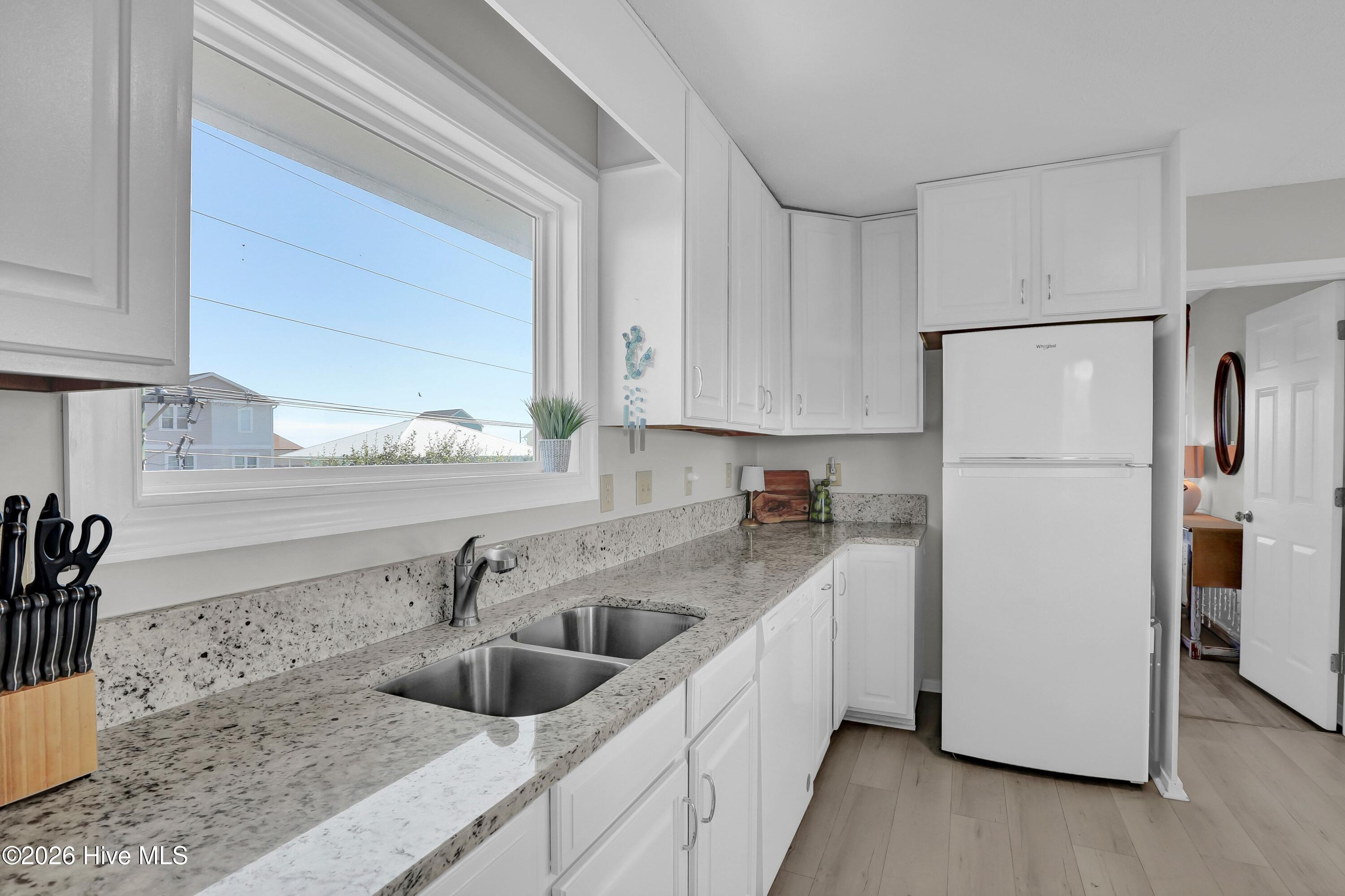 1143 S Topsail Drive Property Photo 12