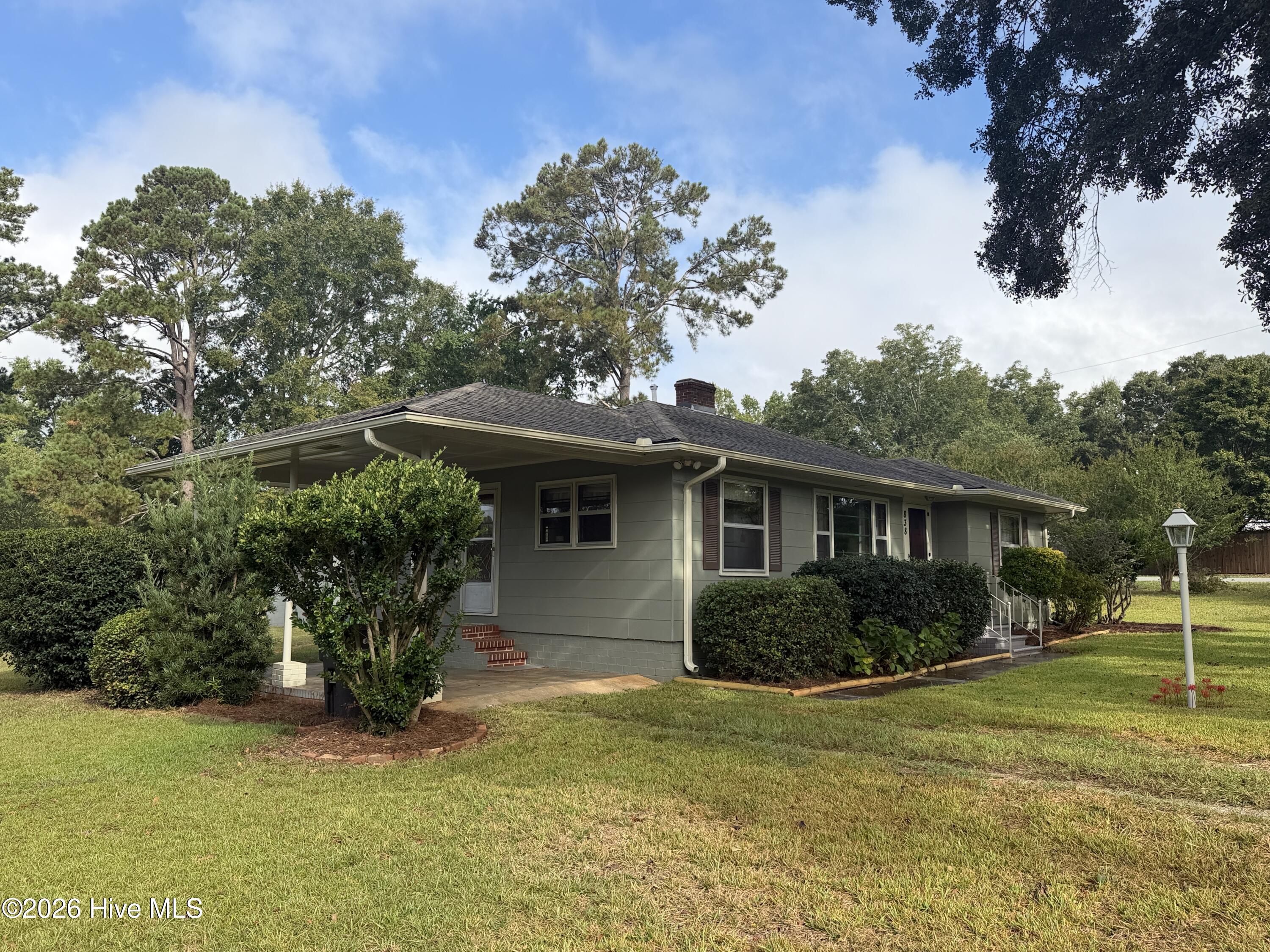 838 Berkshire Drive Property Photo 2