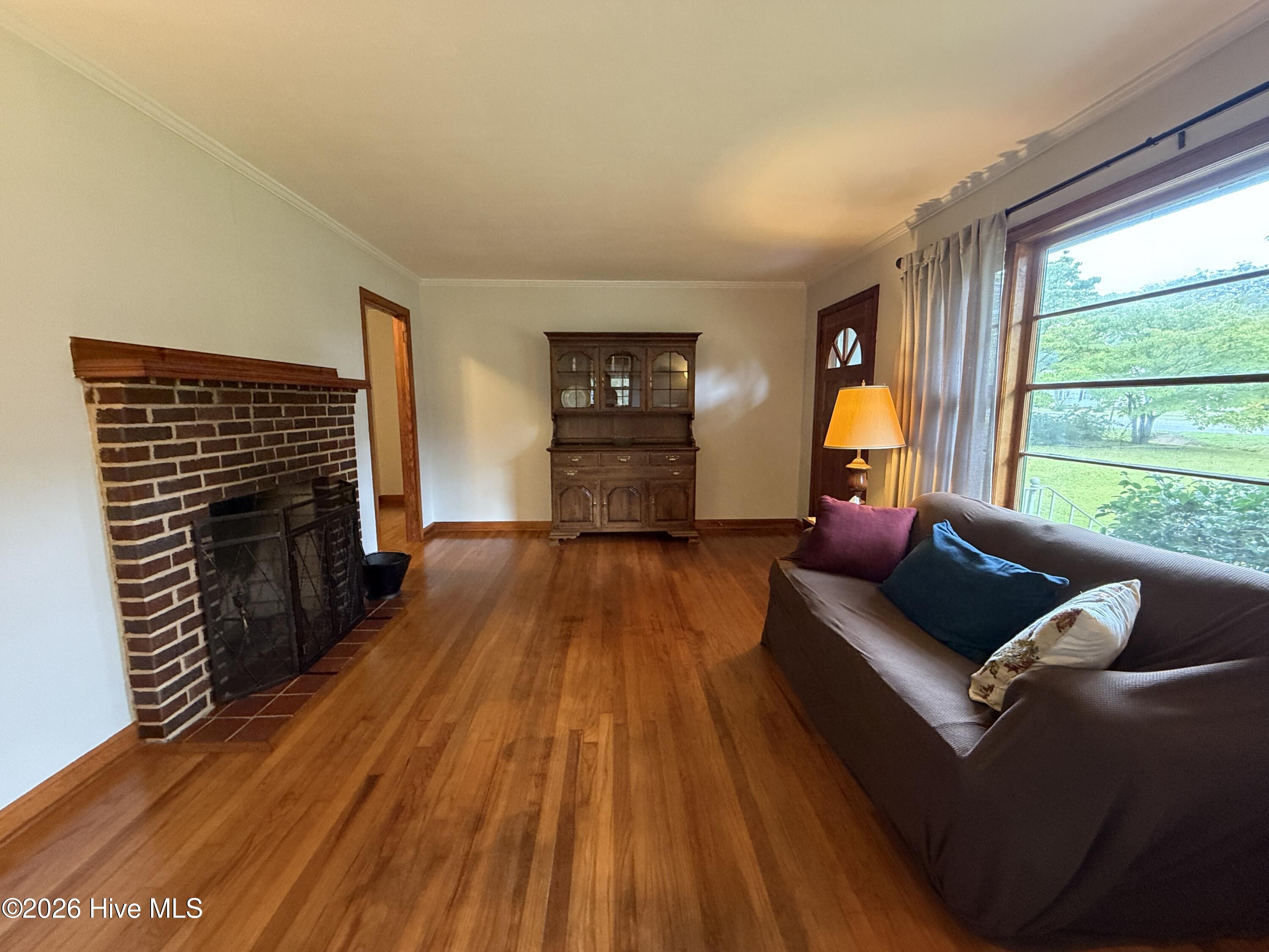 838 Berkshire Drive Property Photo 5
