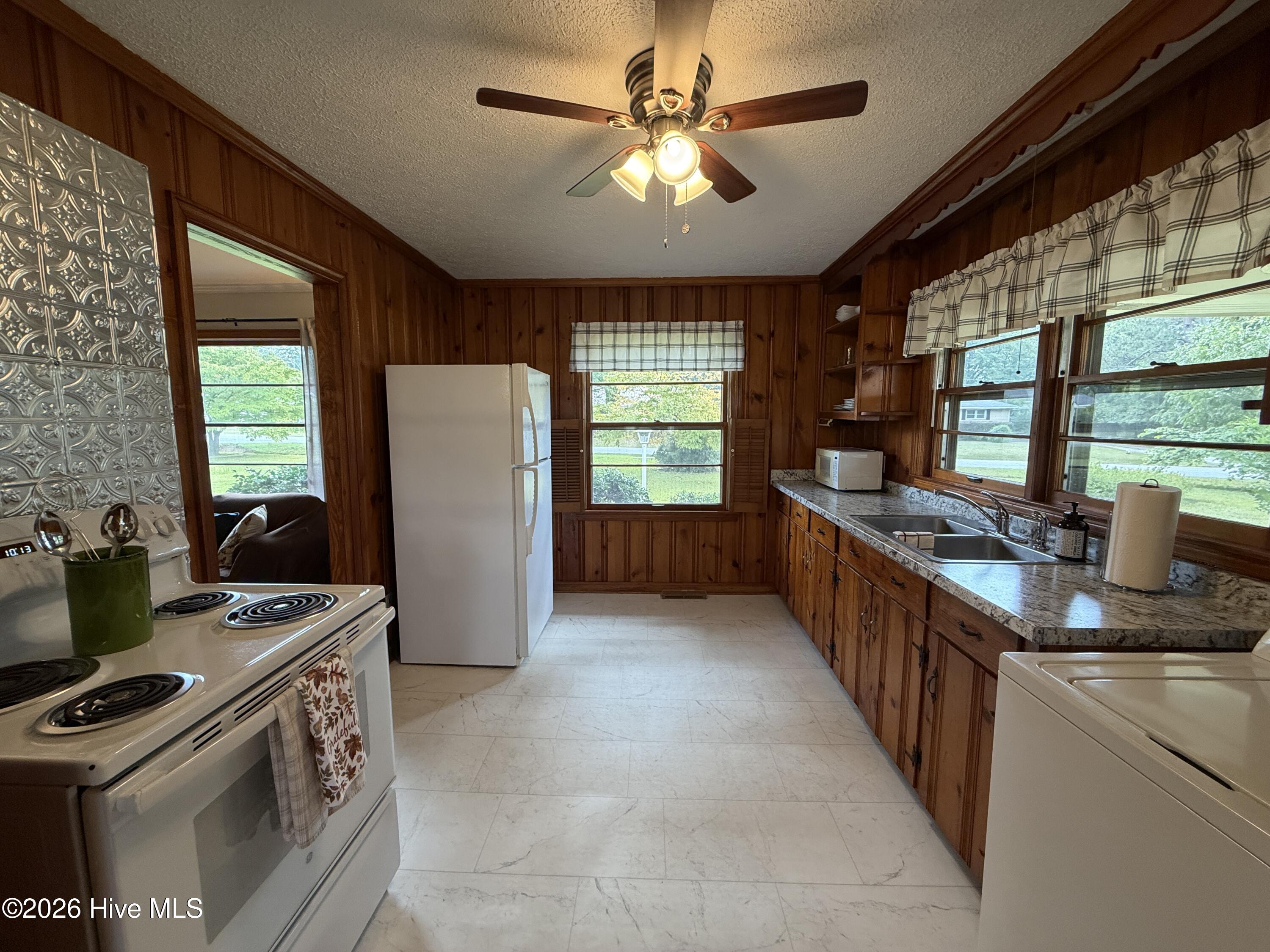 838 Berkshire Drive Property Photo 9