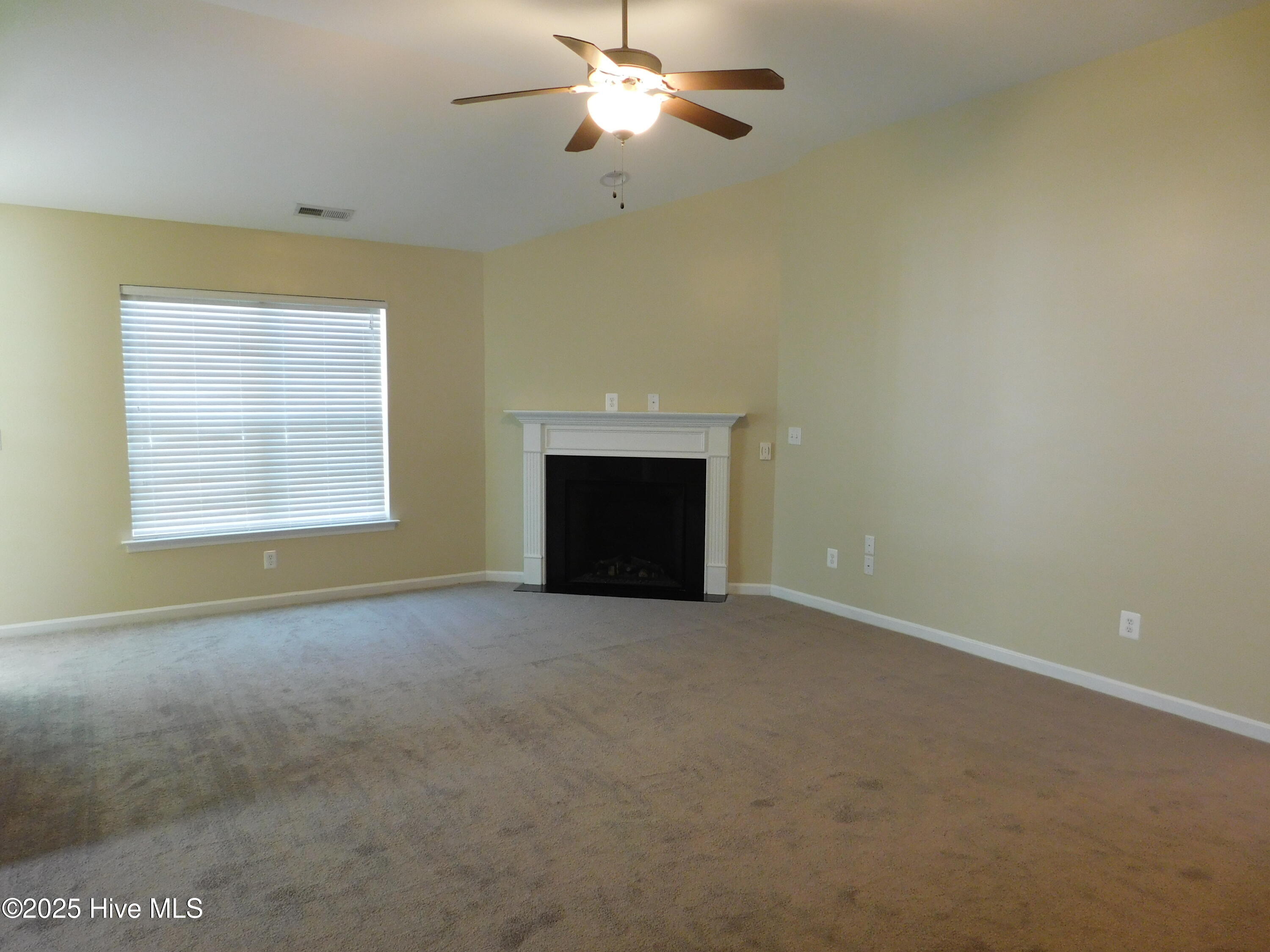 107 Lynden Lane Property Photo 2