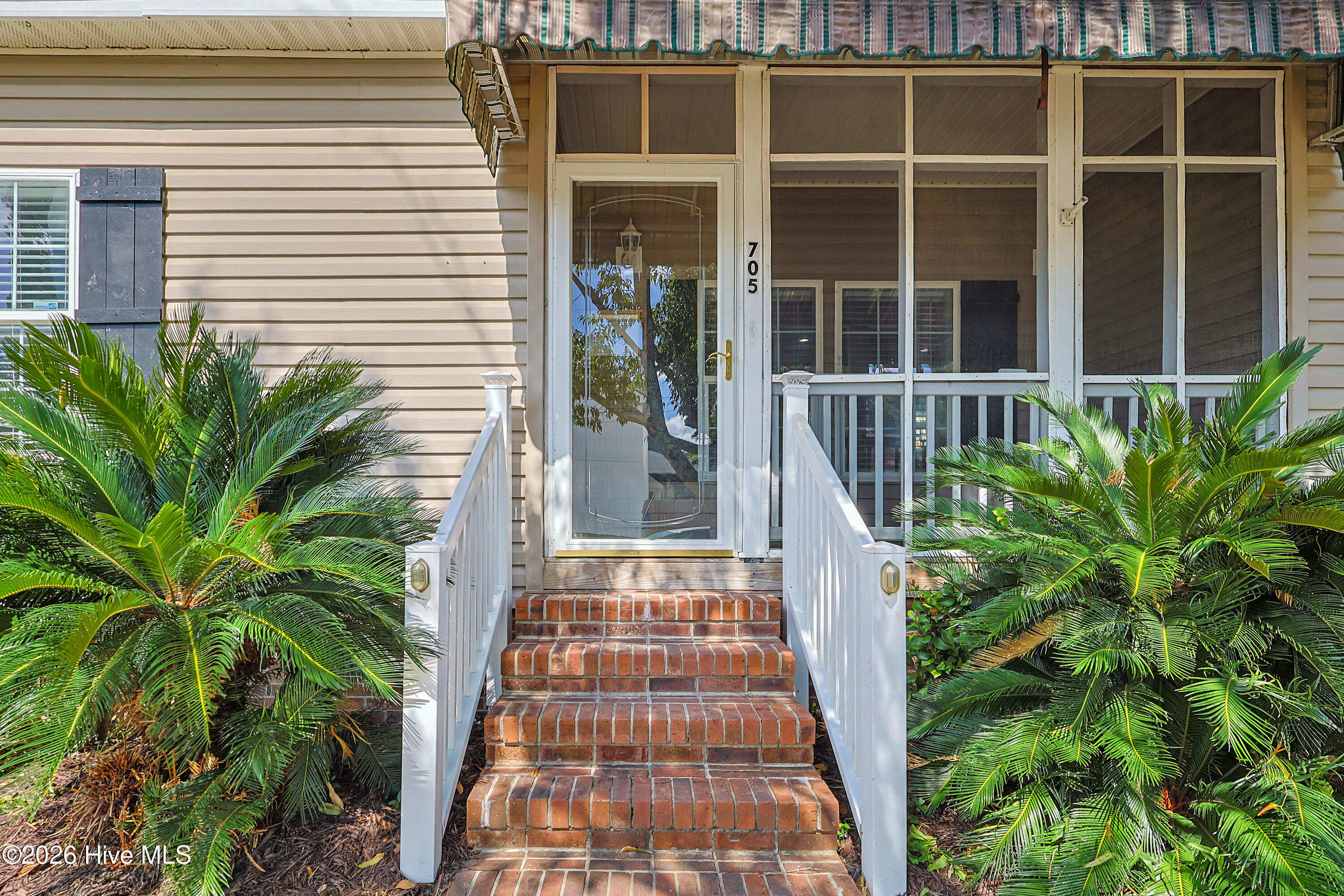 705 Swann Street Property Photo 4