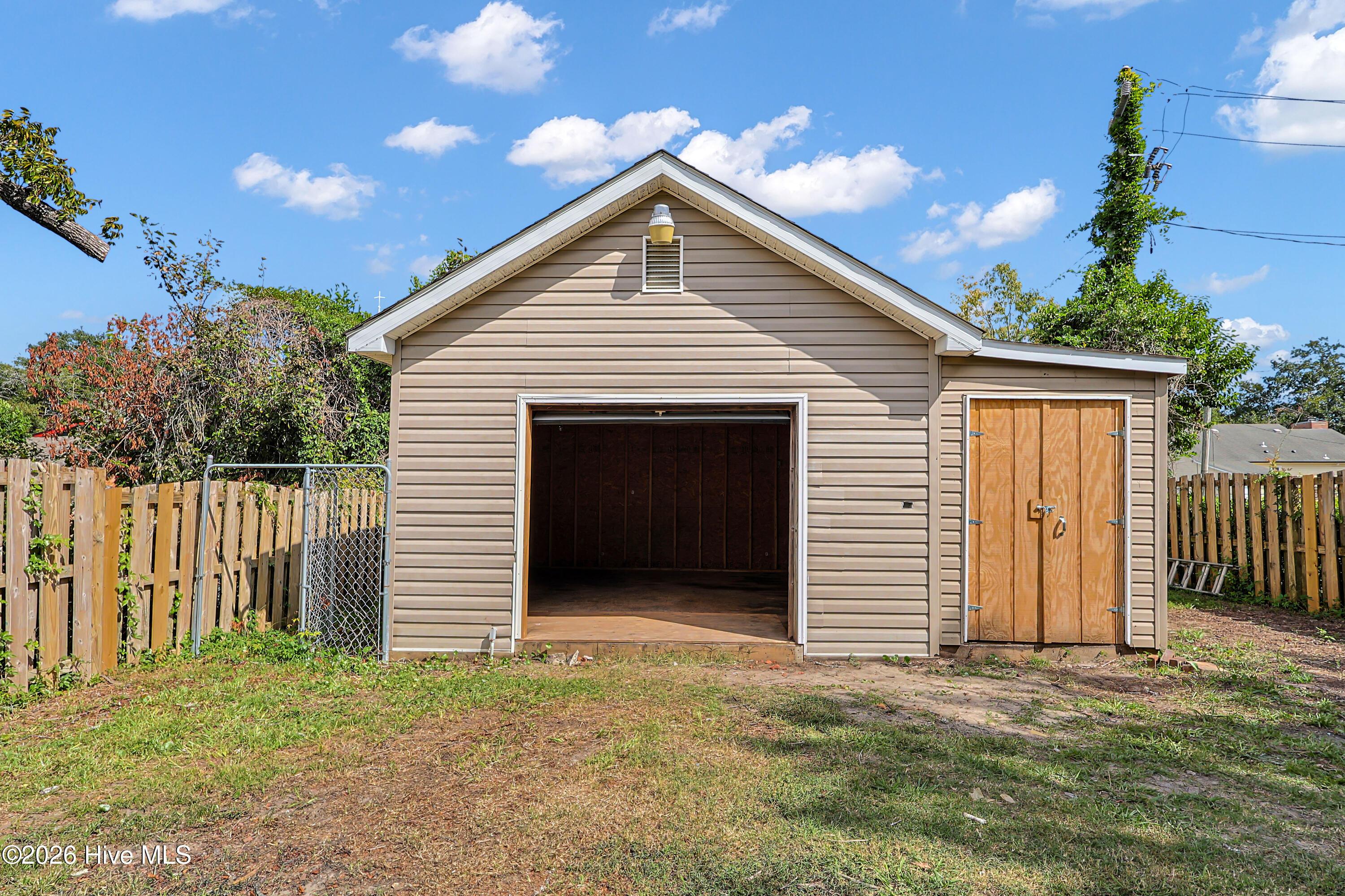 705 Swann Street Property Photo 53