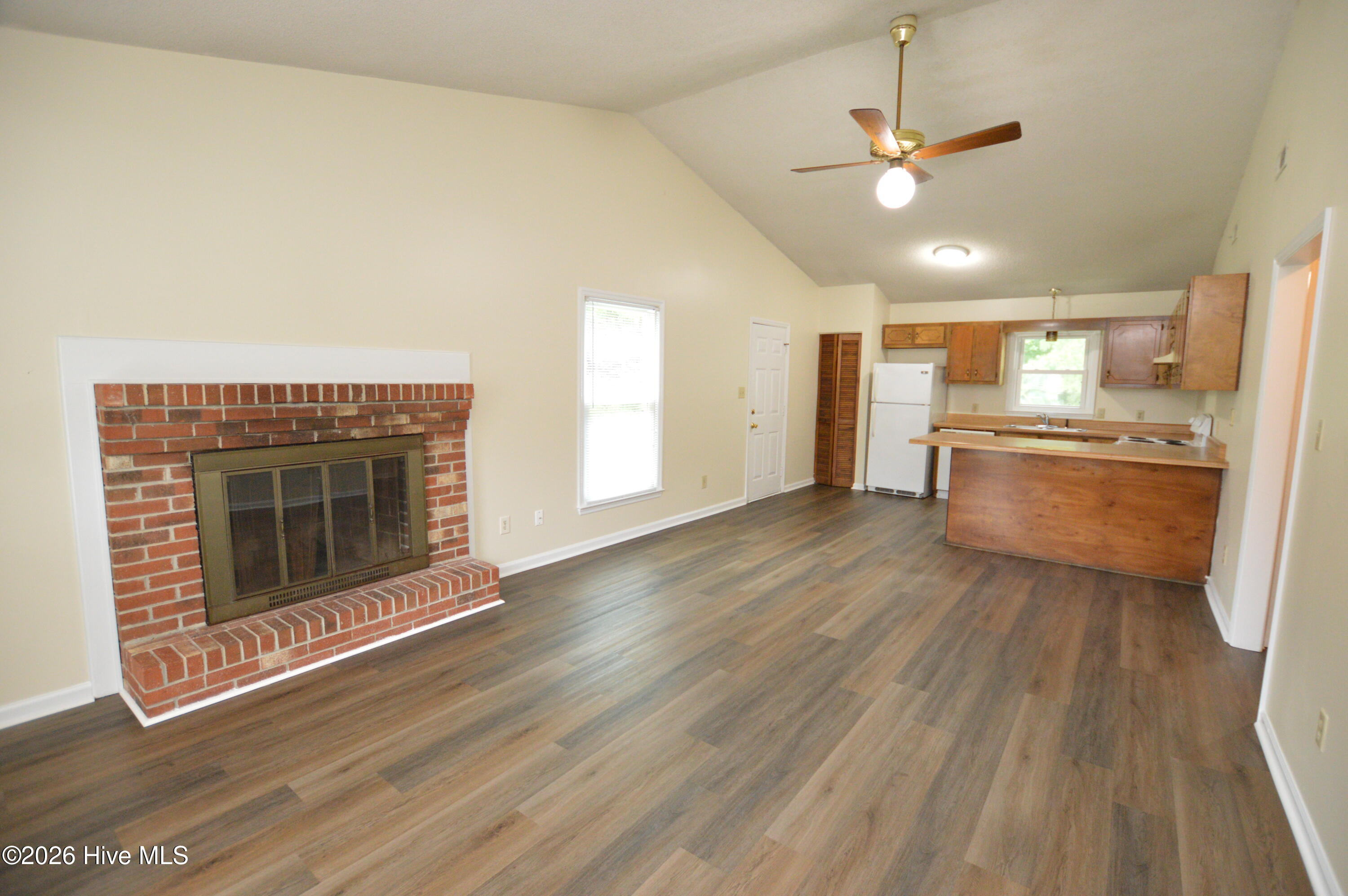 137 Windsor Court Property Photo 3
