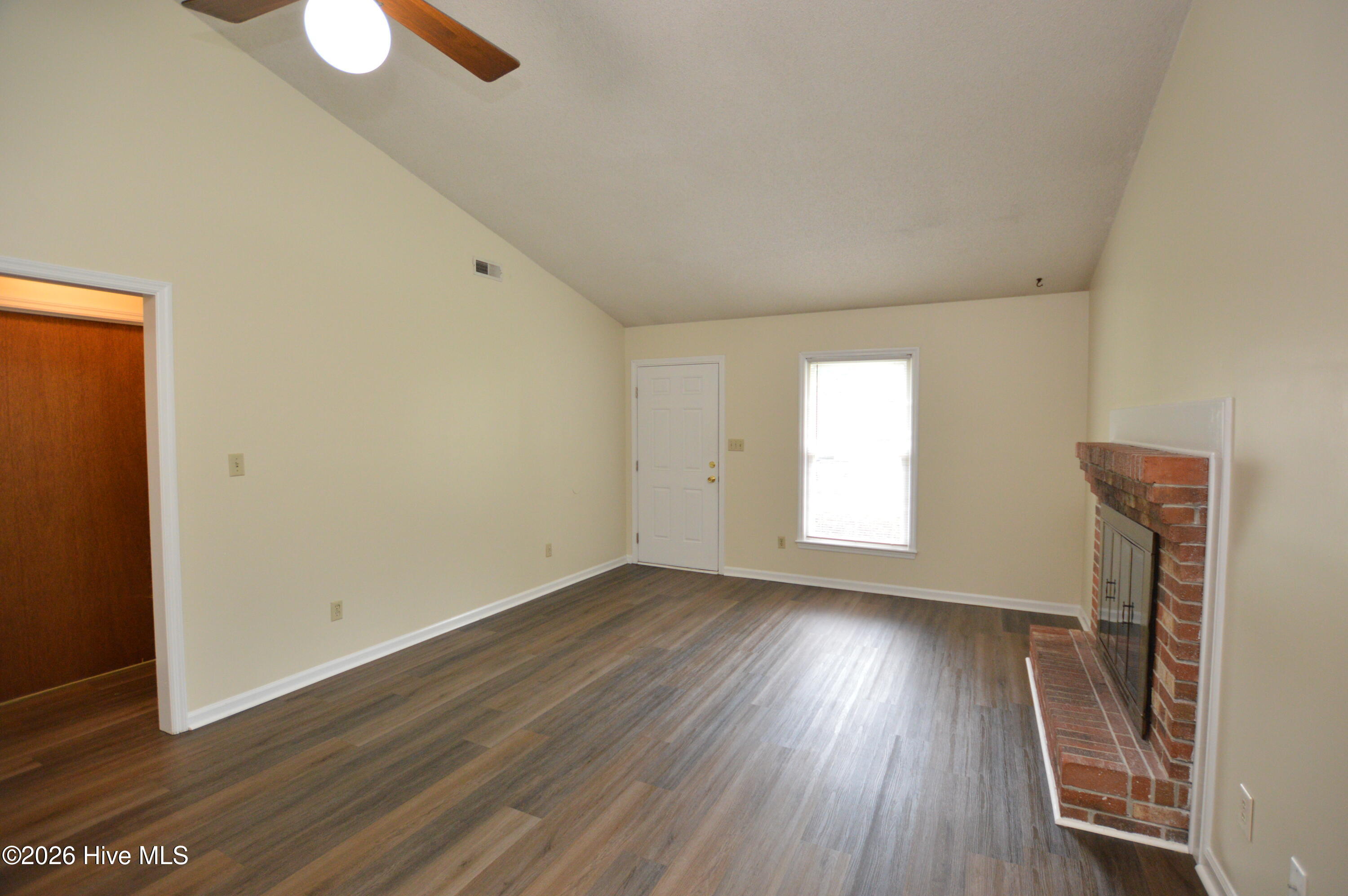 137 Windsor Court Property Photo 4