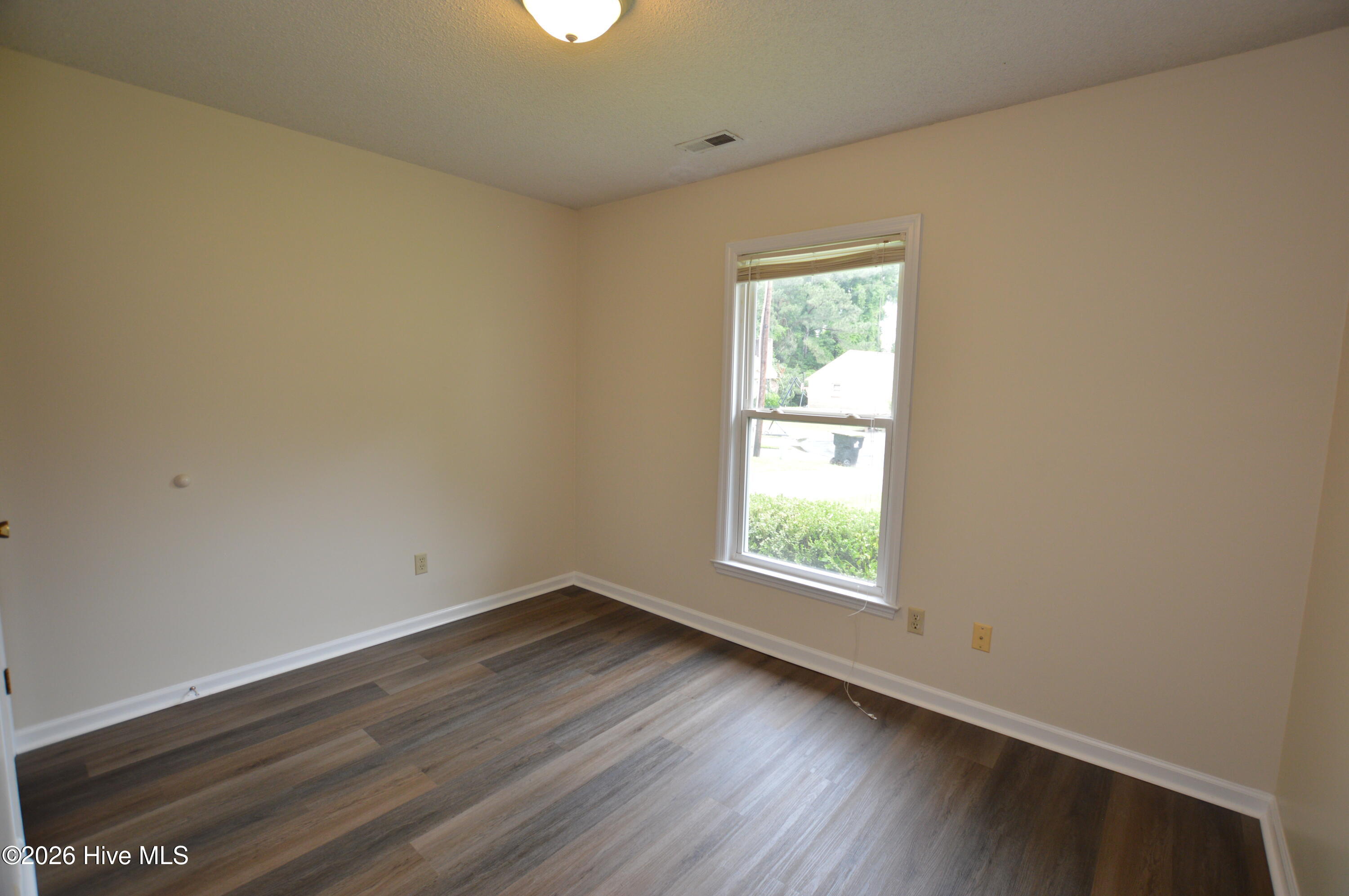 137 Windsor Court Property Photo 7