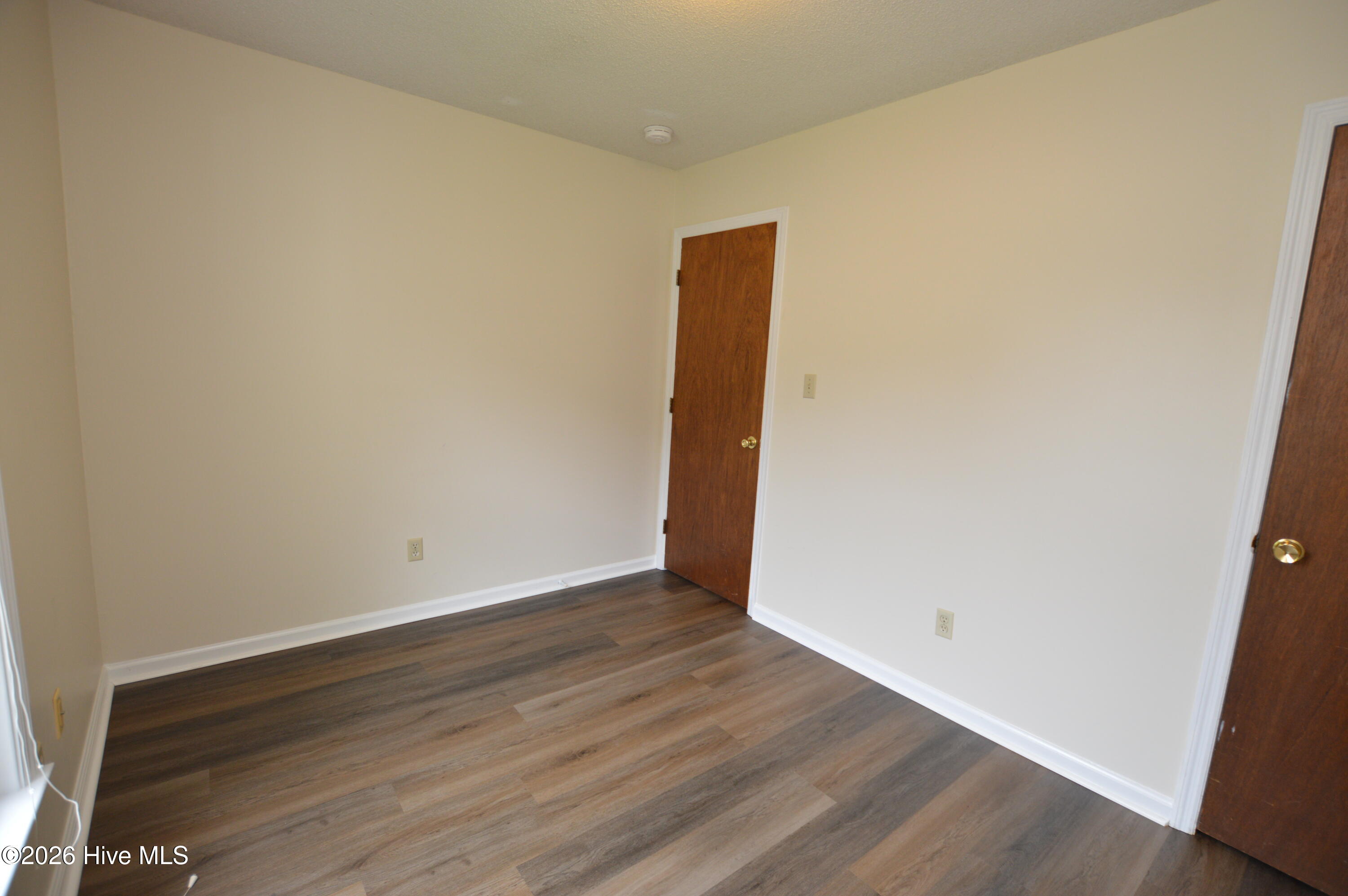 137 Windsor Court Property Photo 8