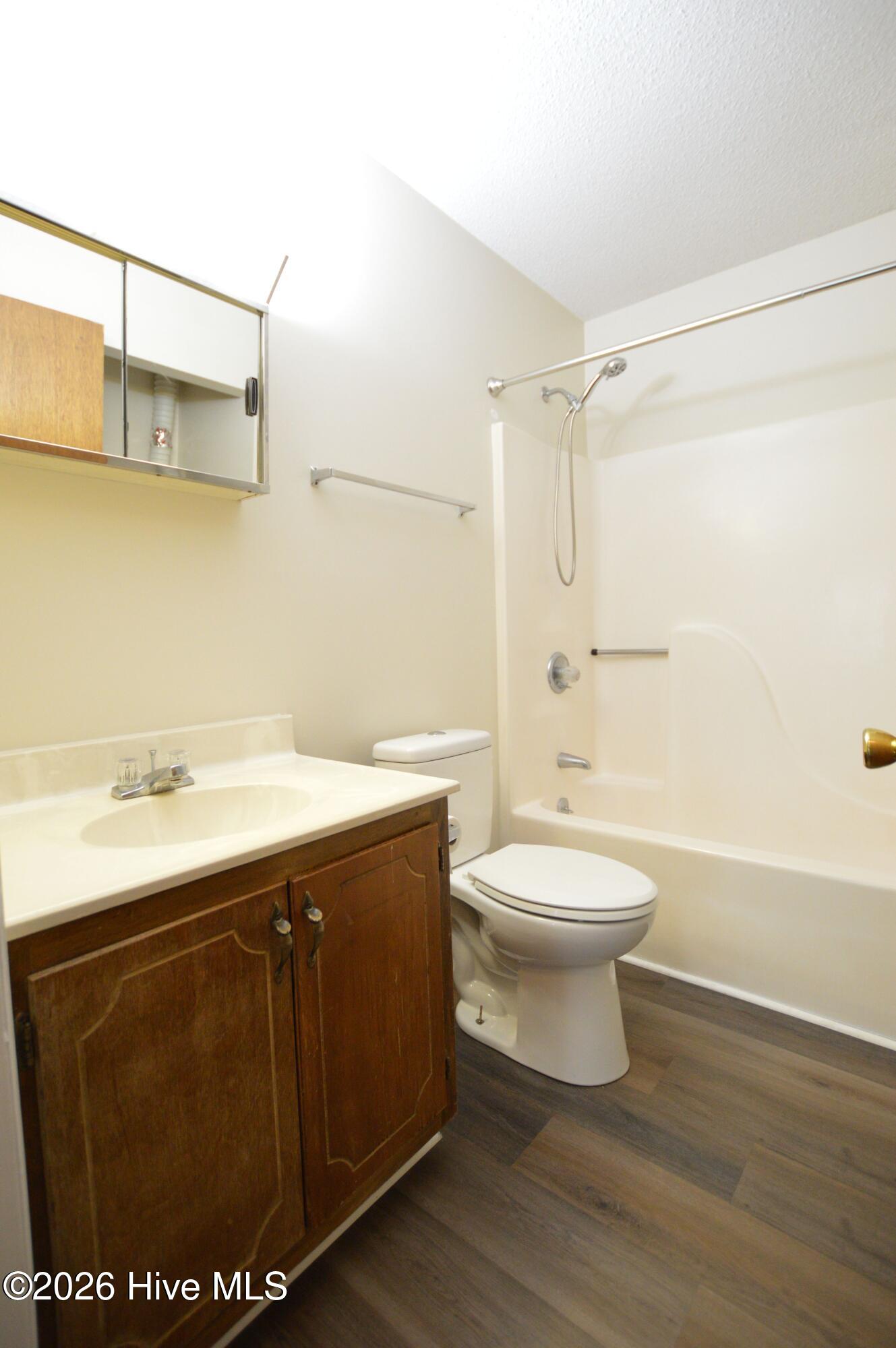 137 Windsor Court Property Photo 9