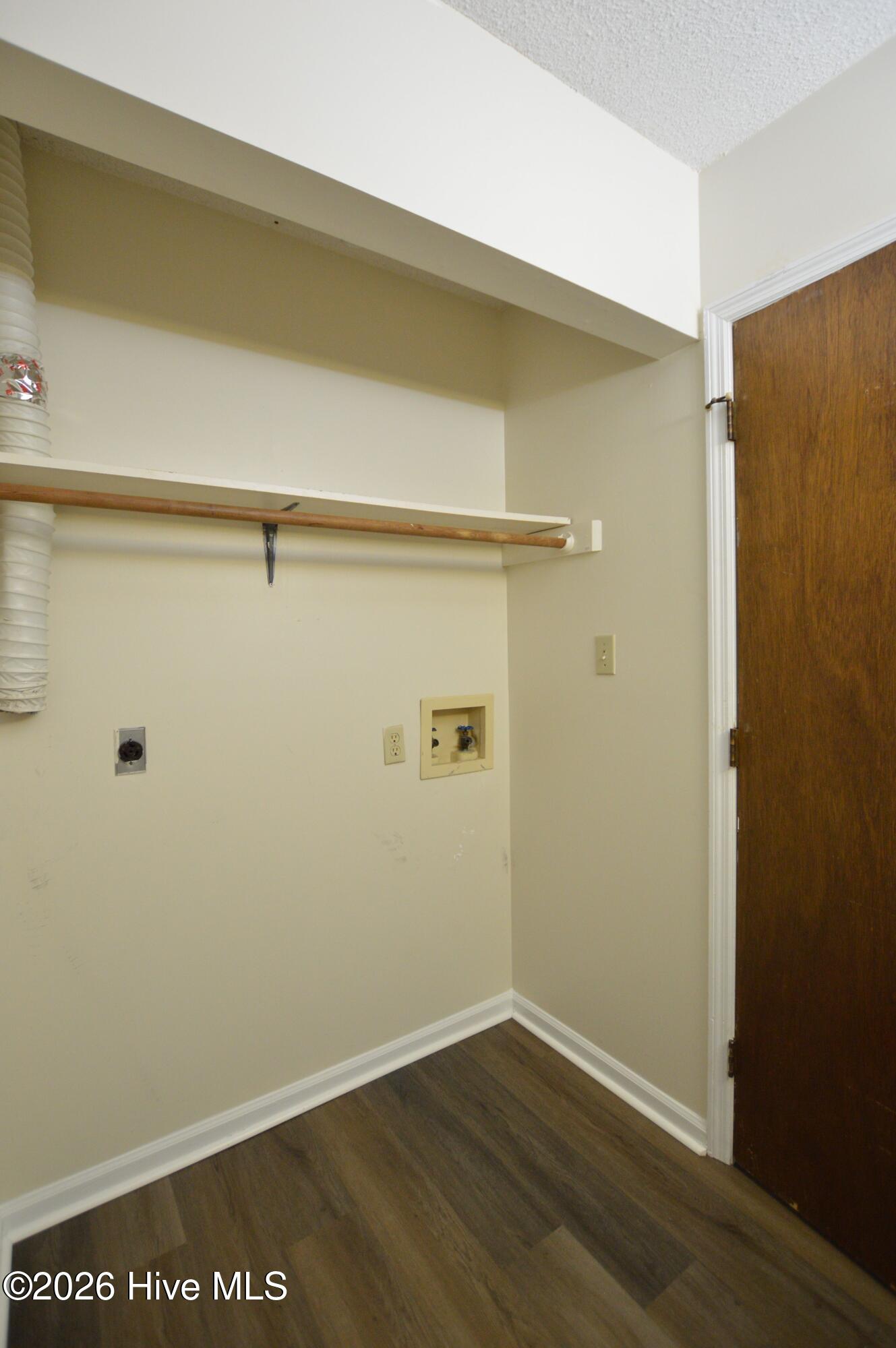 137 Windsor Court Property Photo 10