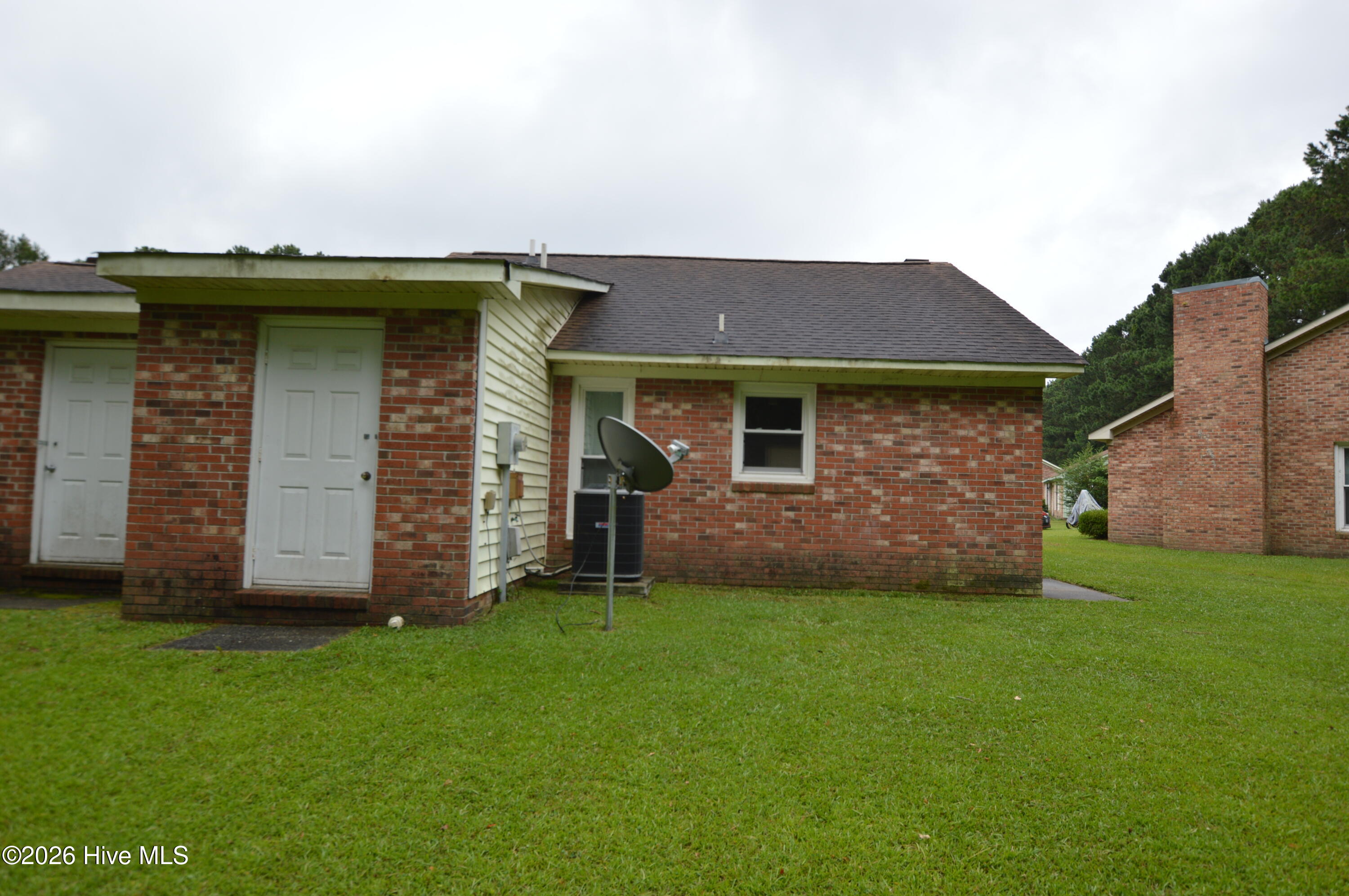 137 Windsor Court Property Photo 15