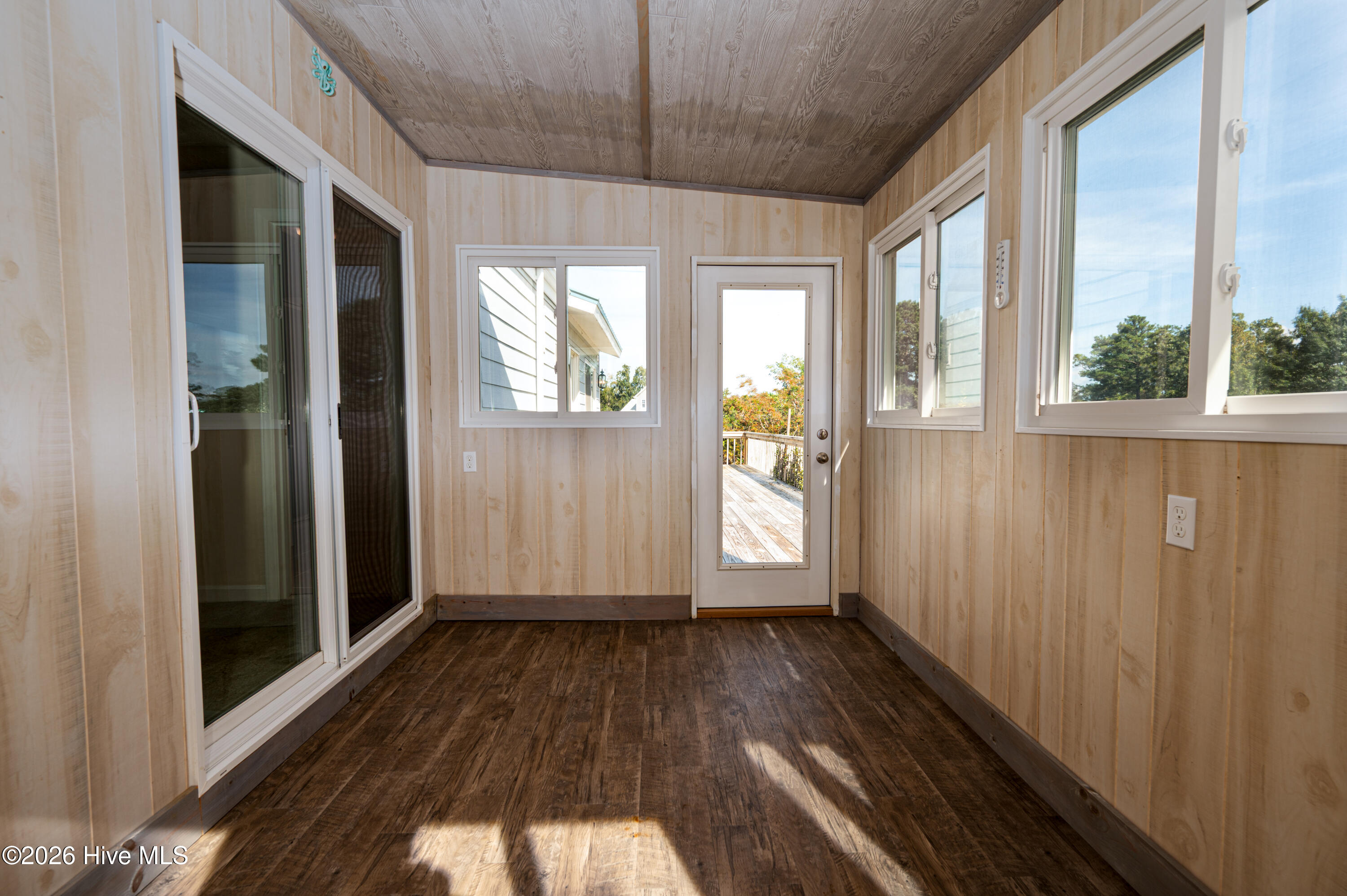 2027 Blackbeard Drive Property Photo 8