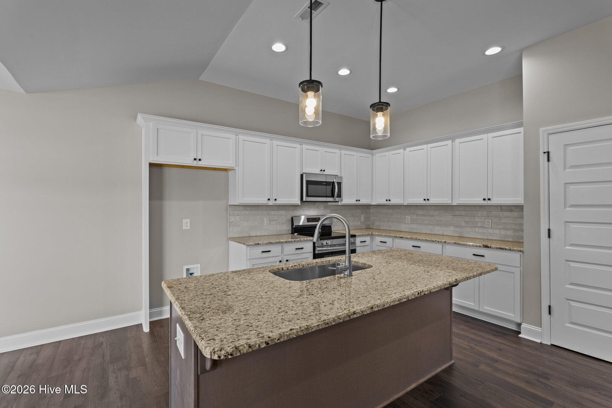 2345 Rhinestone Drive Property Photo 5
