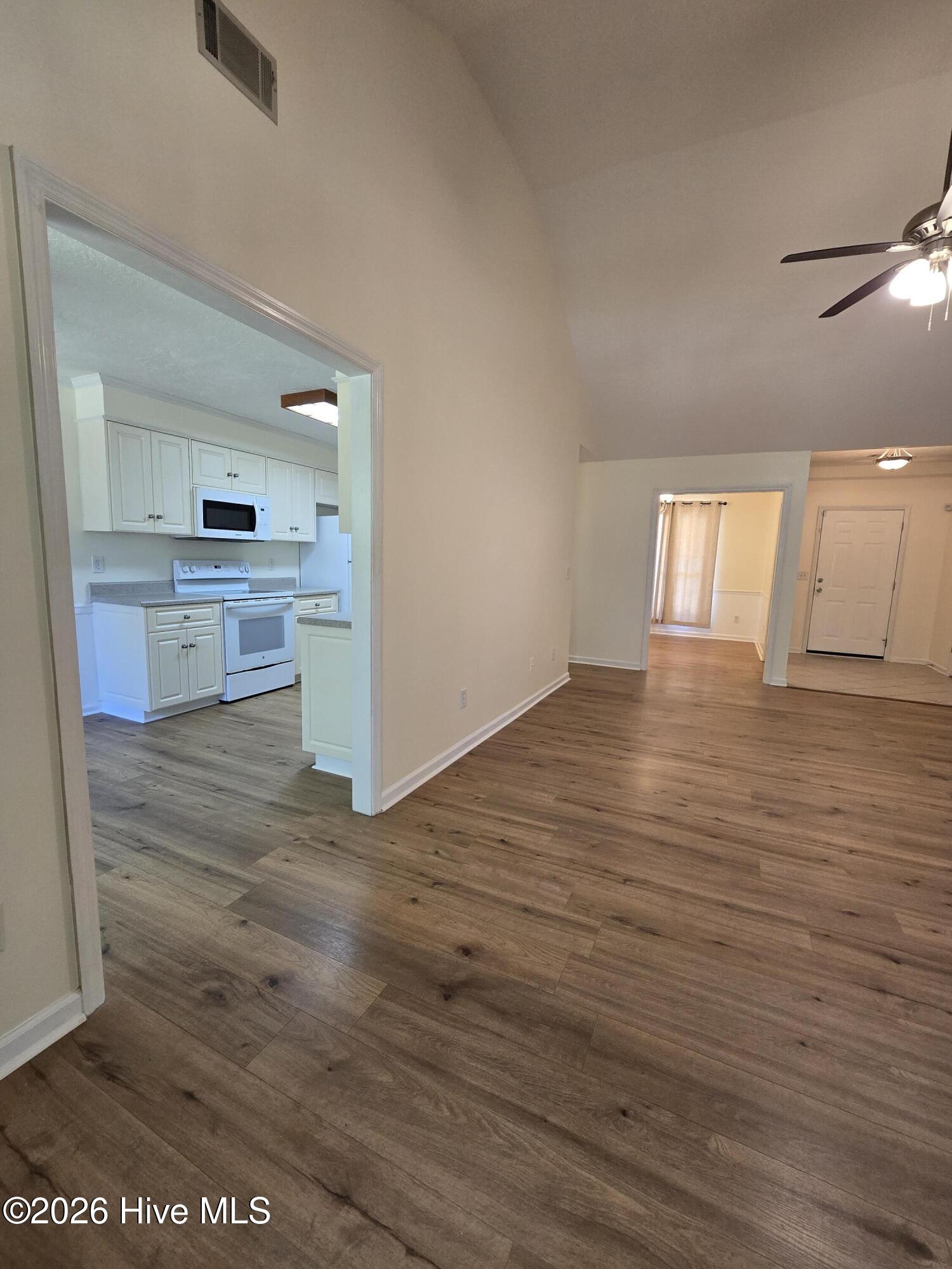 4536 Country Glen Circle Property Photo 9
