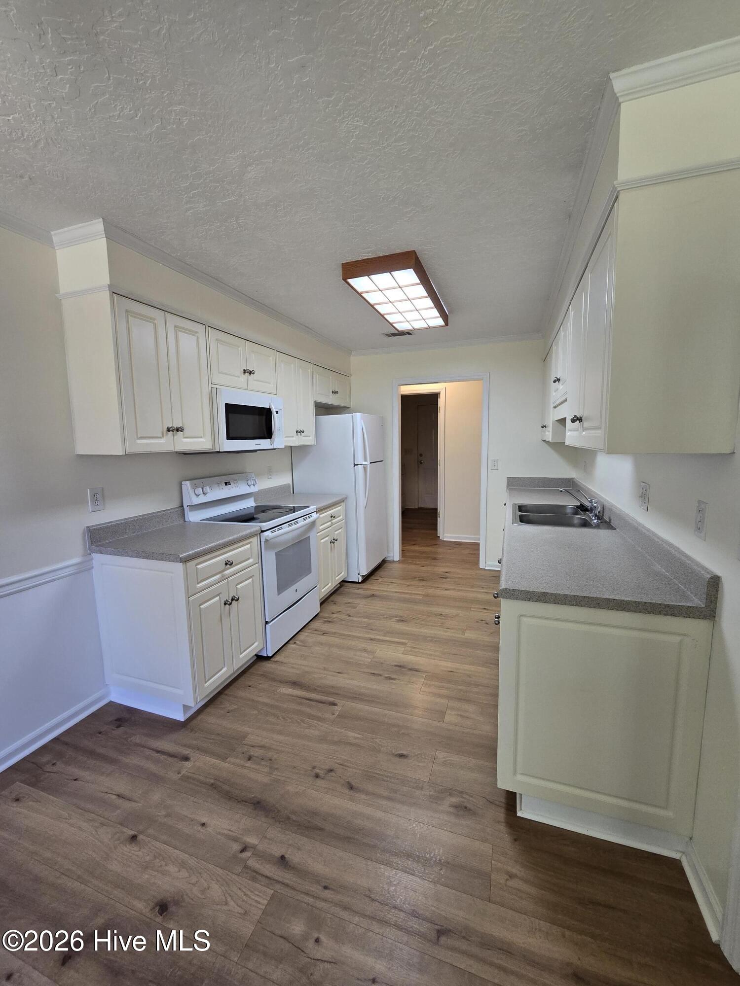 4536 Country Glen Circle Property Photo 14