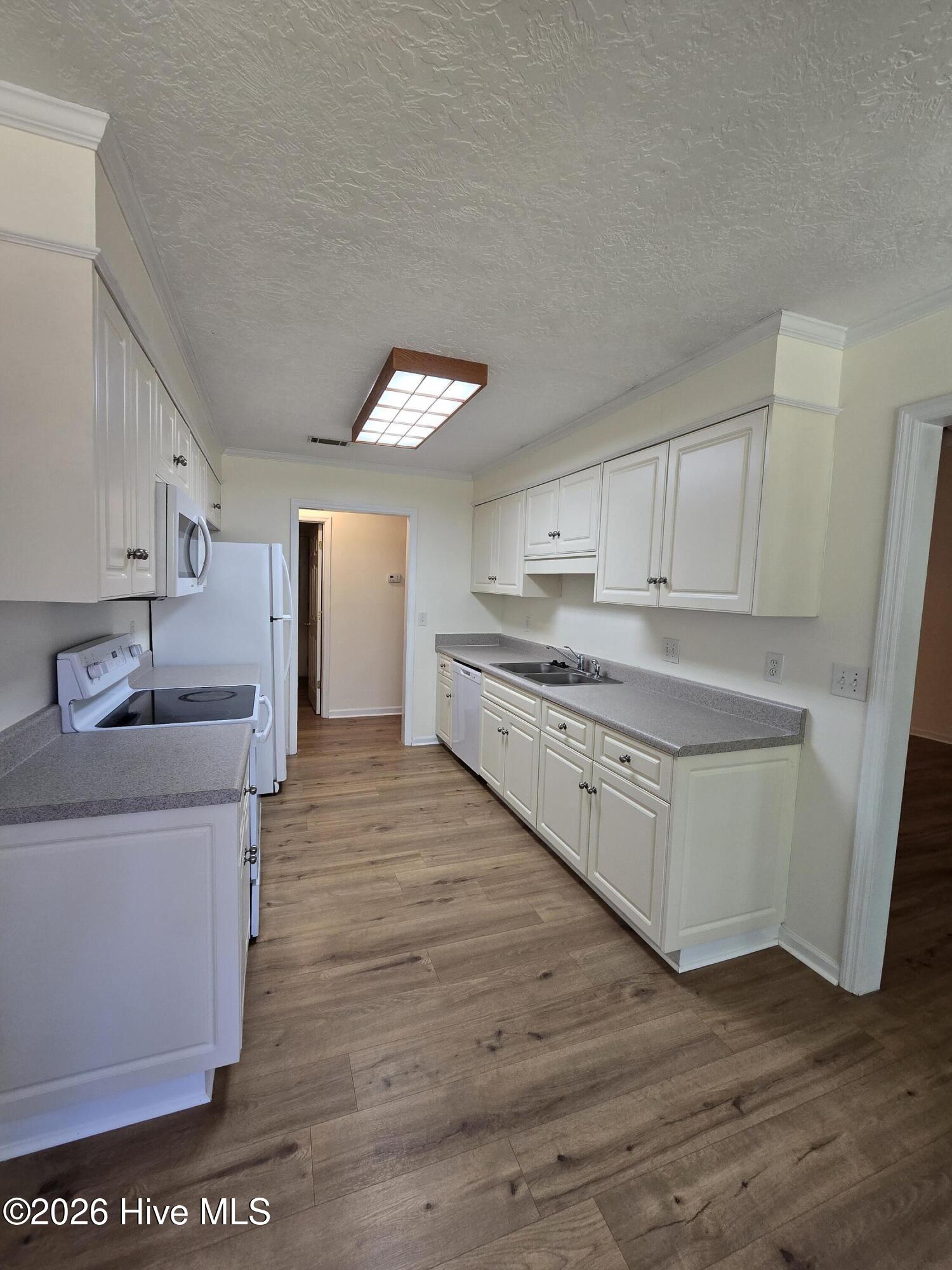 4536 Country Glen Circle Property Photo 15