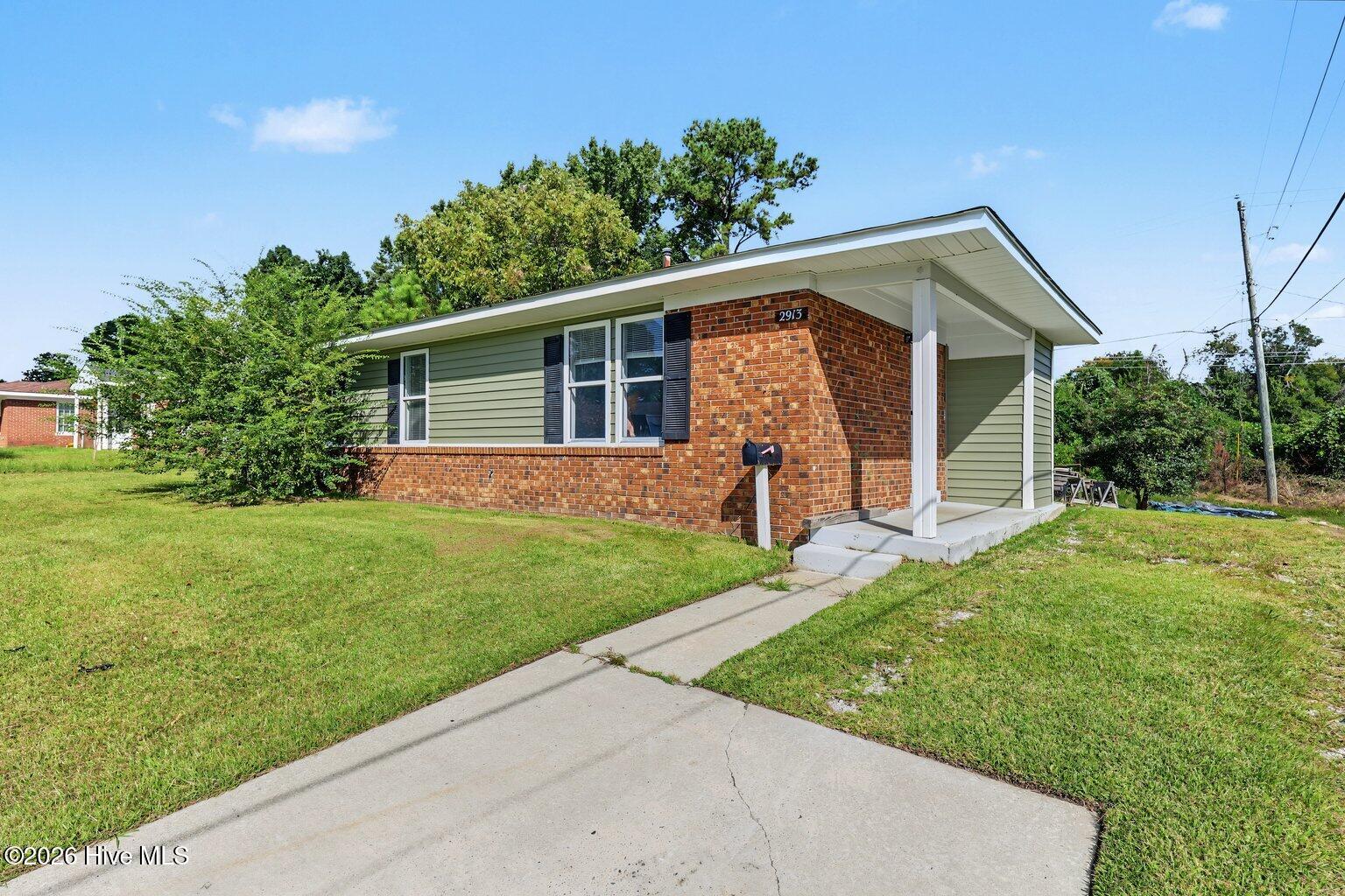 2913 Spaulding Drive Property Photo 2