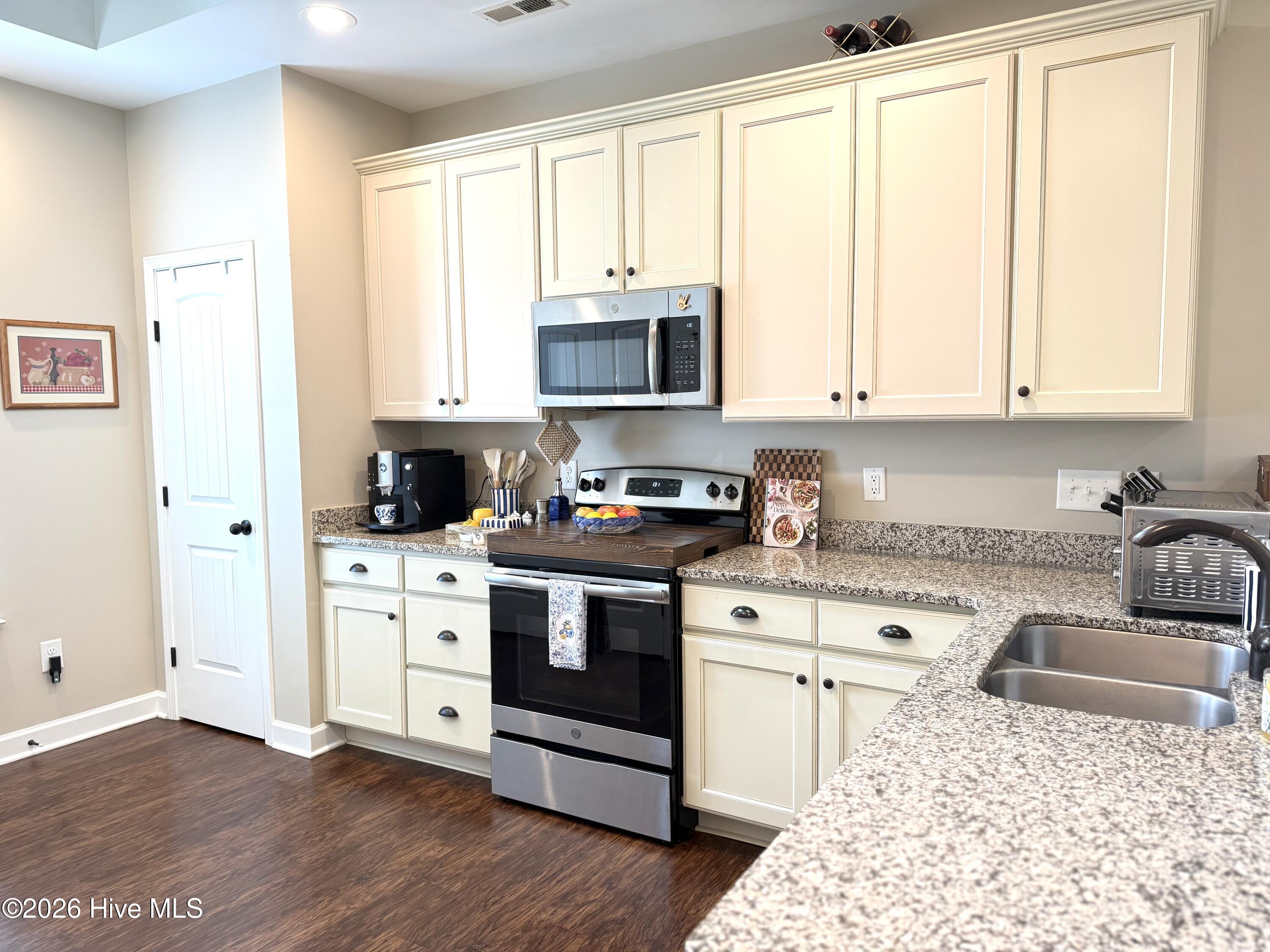 109 Penry Lane Property Photo 10