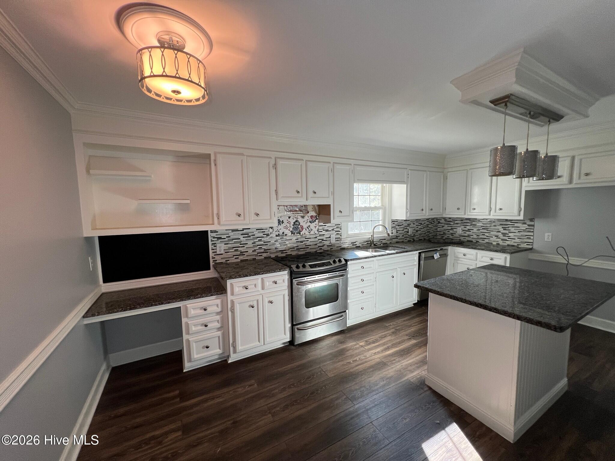 214 E Raintree Lane Property Photo 3
