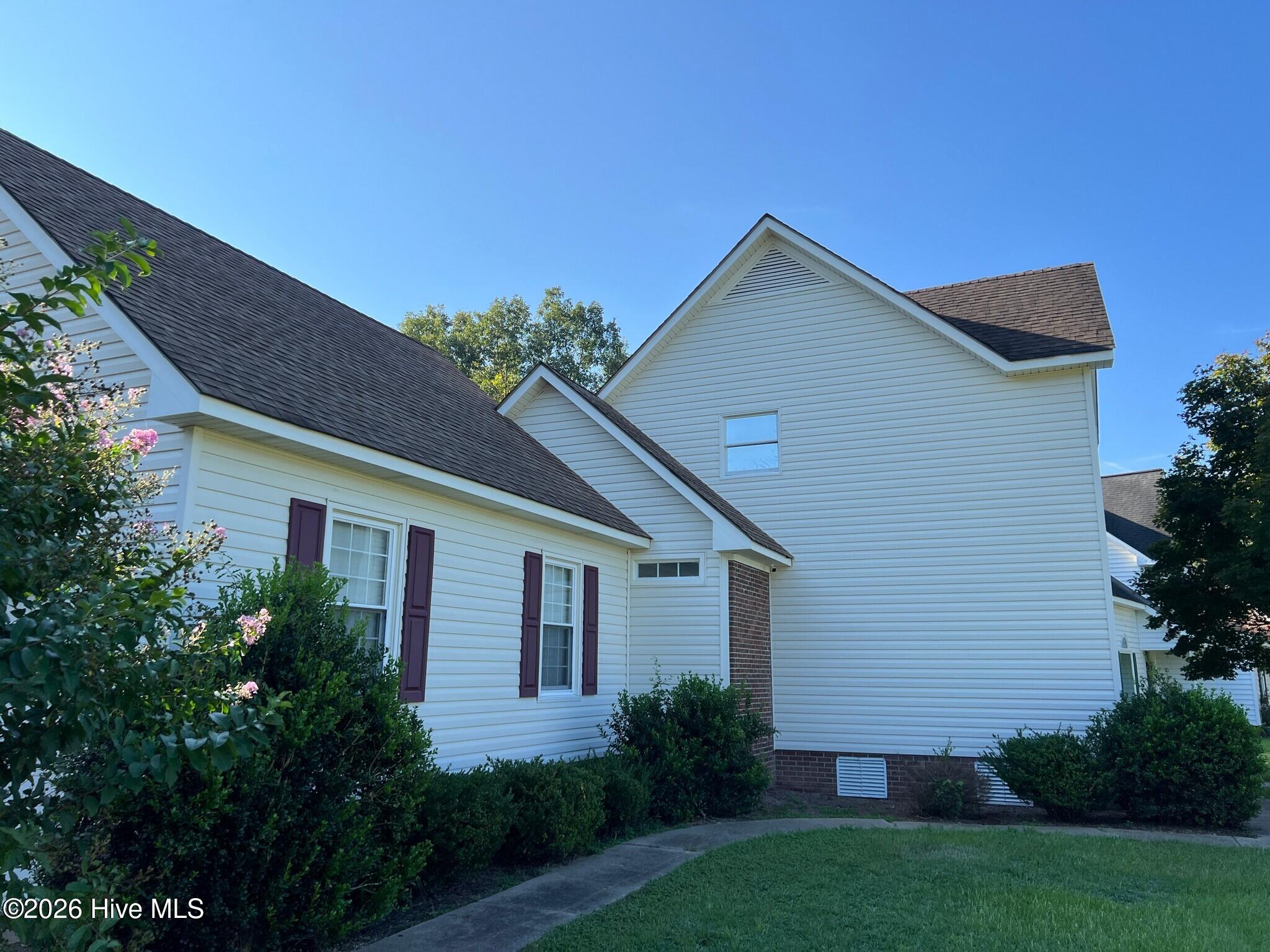 214 E Raintree Lane Property Photo 22