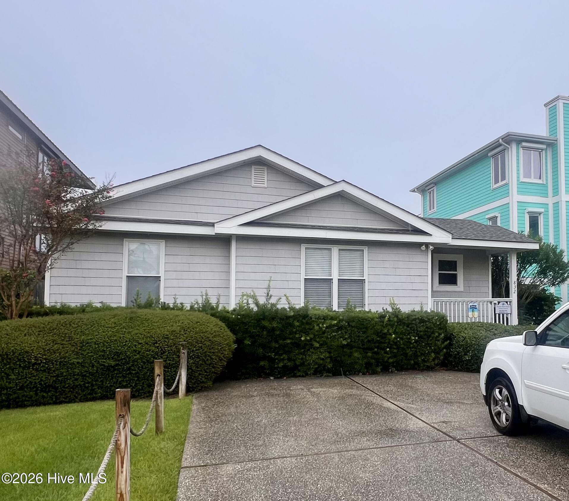 832 Fort Fisher Boulevard N Property Photo 1