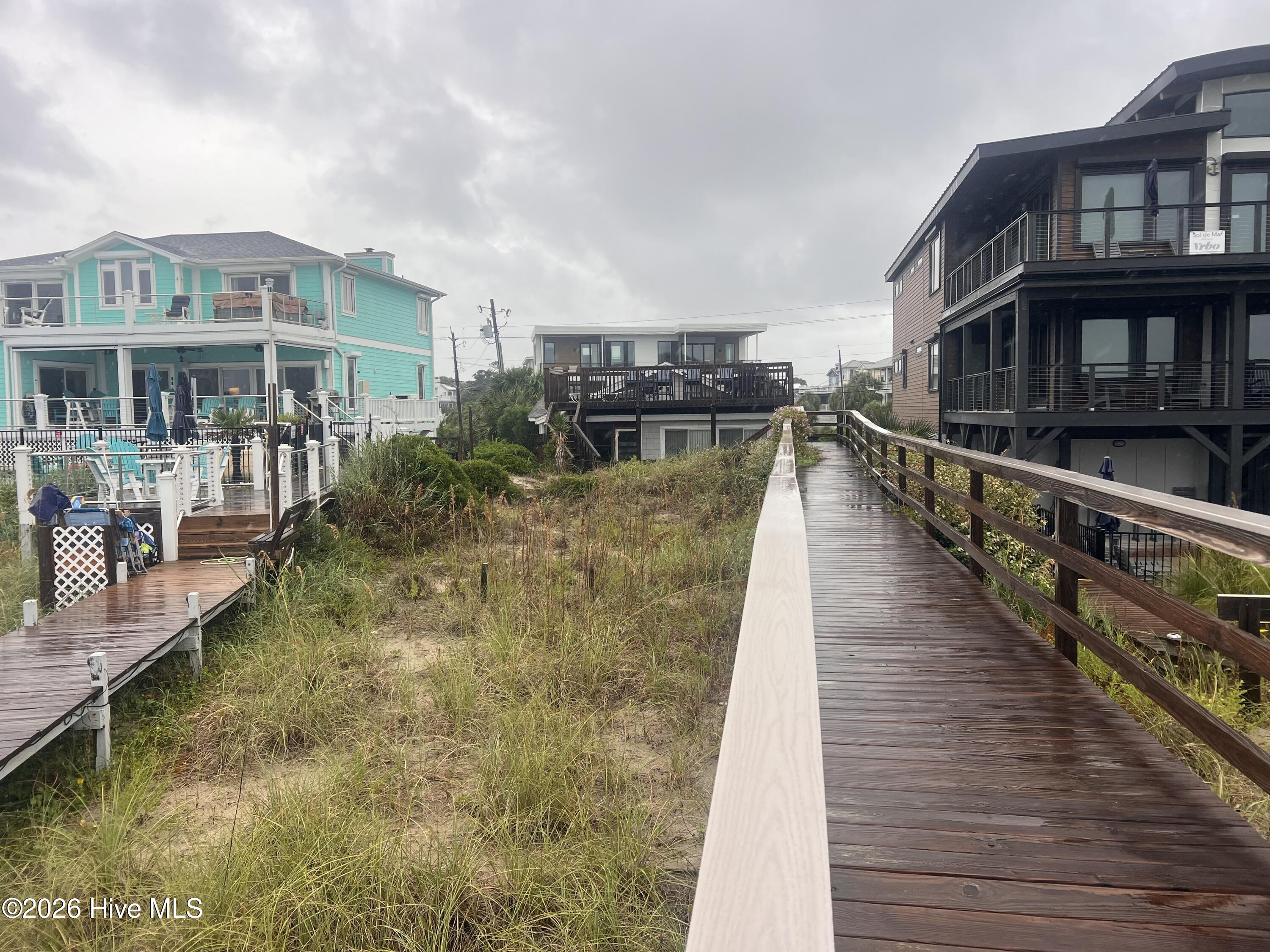 832 Fort Fisher Boulevard N Property Photo 2