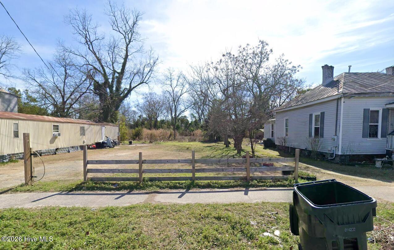 705 E Caswell Street Property Photo 2