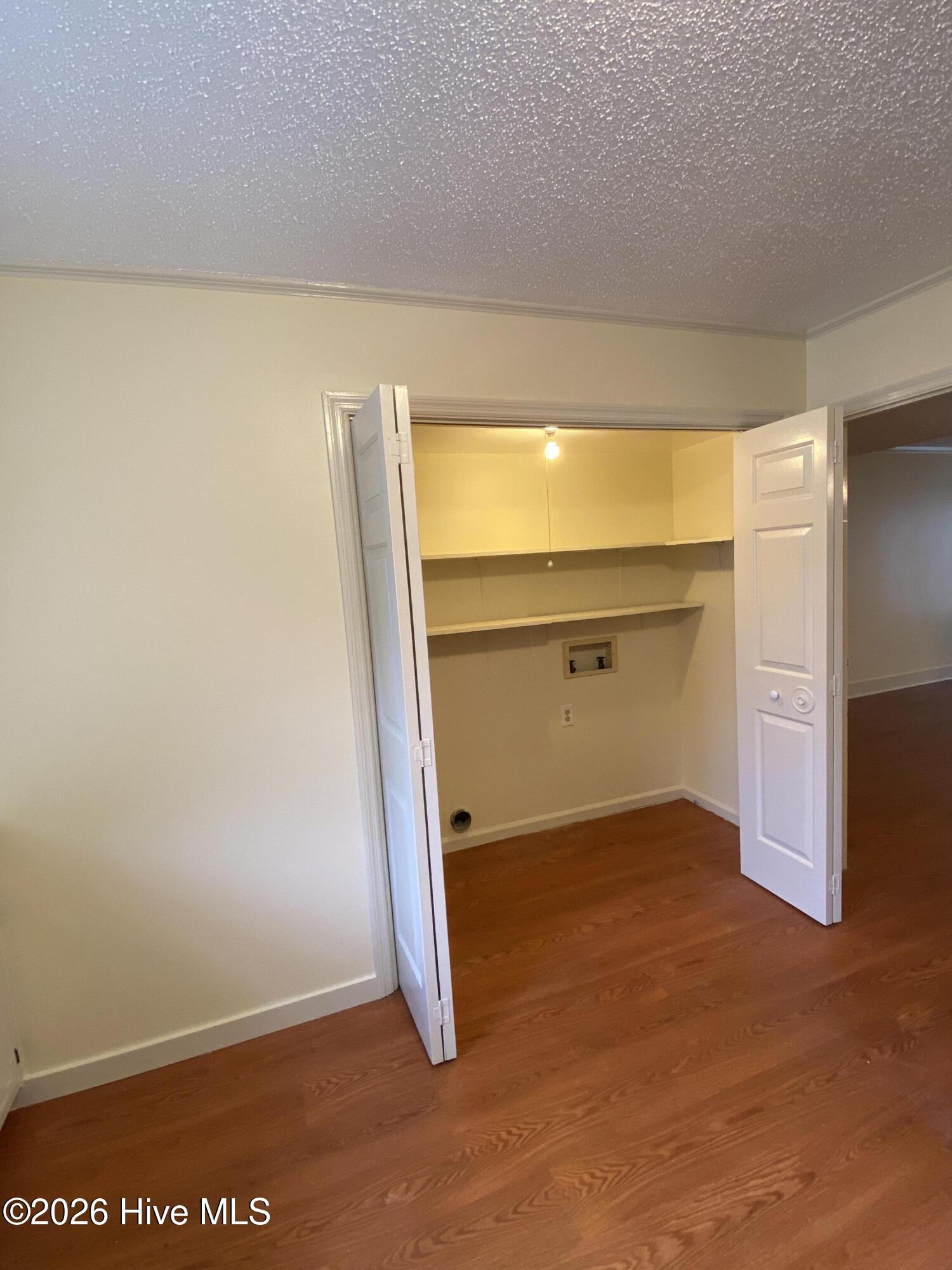 1010 Hickman Road B3 Property Photo 4