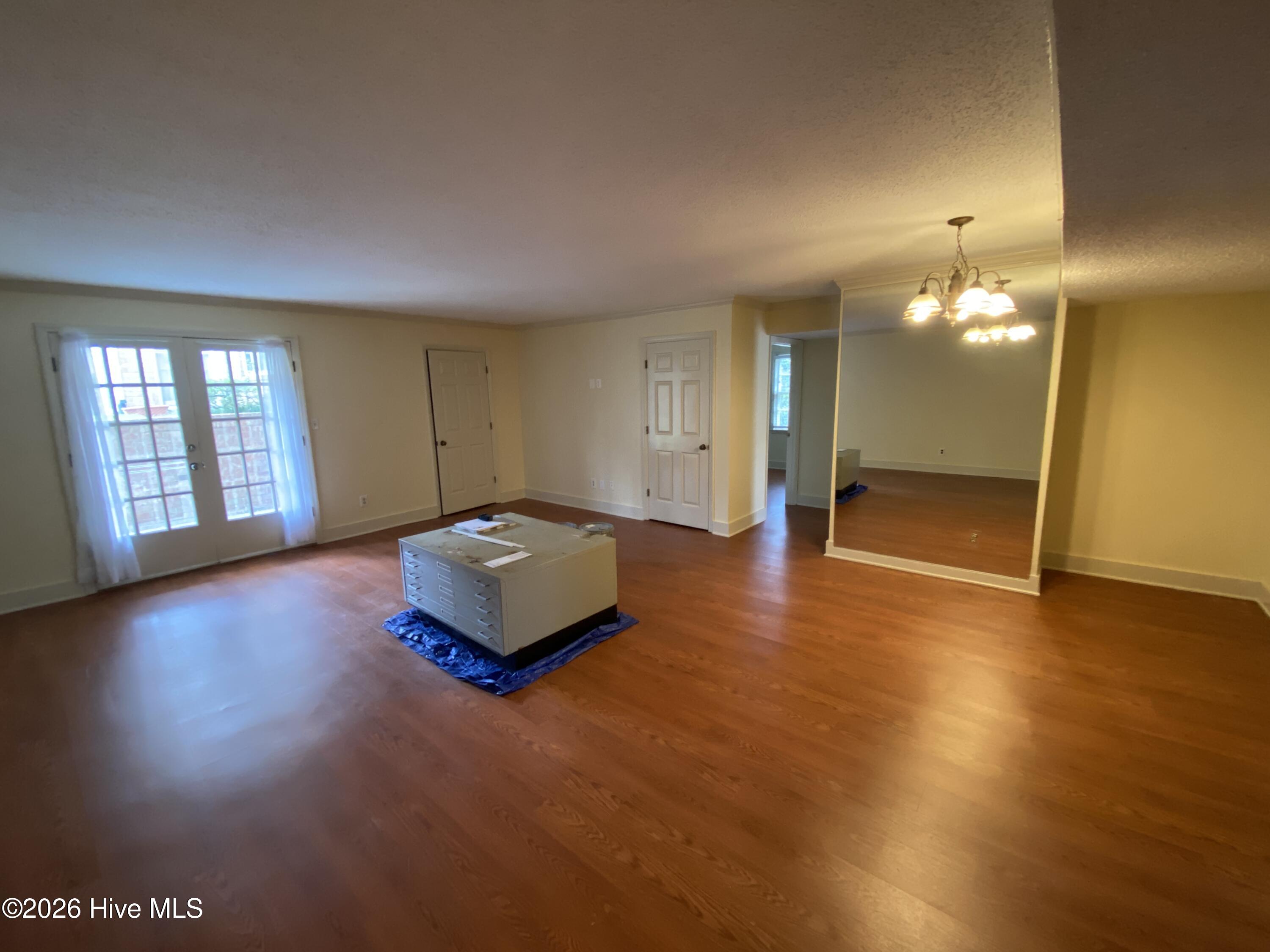 1010 Hickman Road B3 Property Photo 8