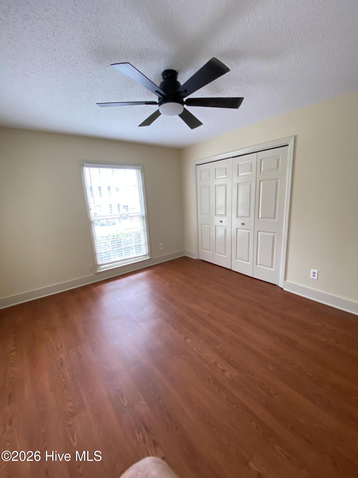 1010 Hickman Road B3 Property Photo 12