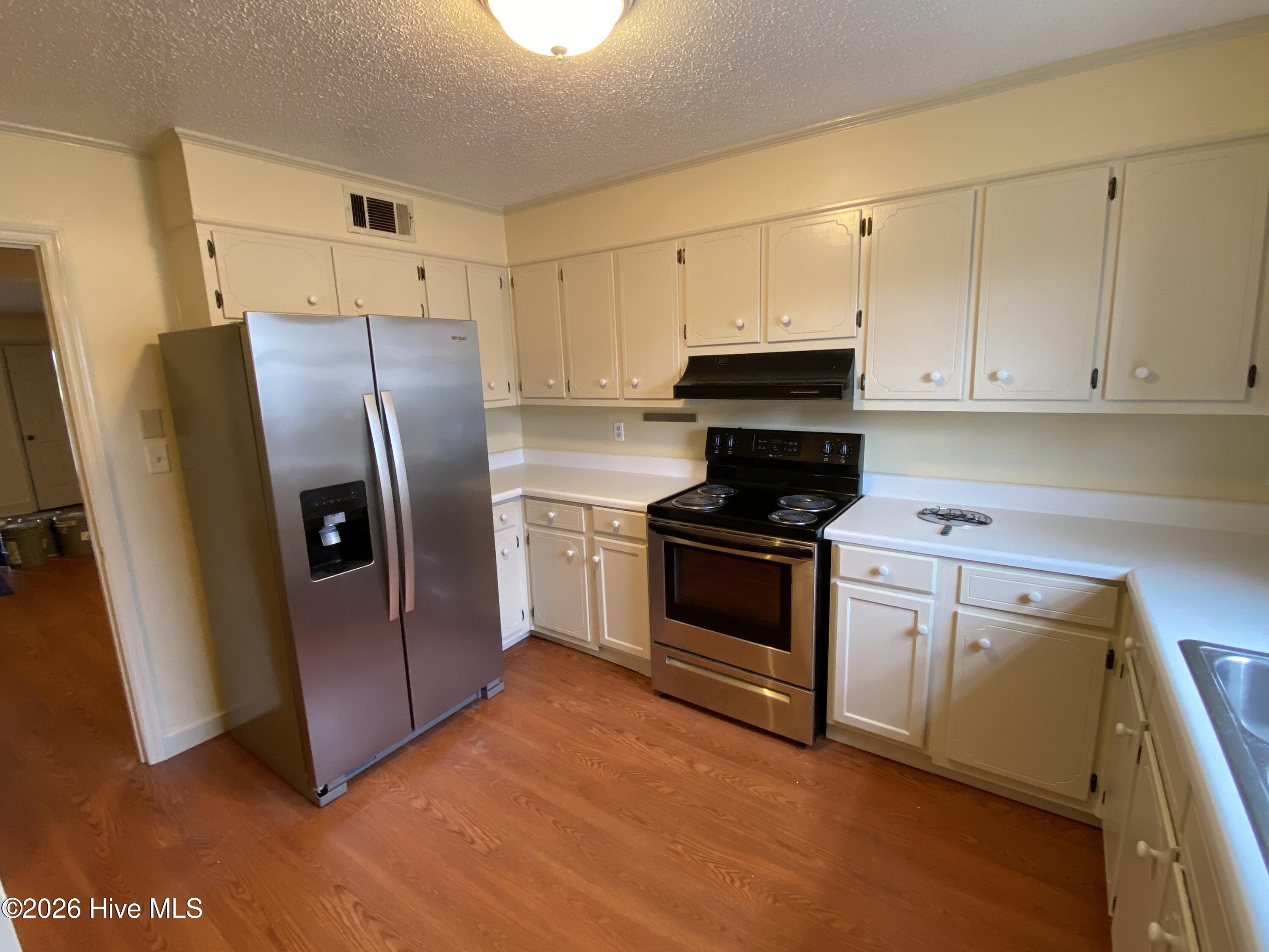 1010 Hickman Road B3 Property Photo 17