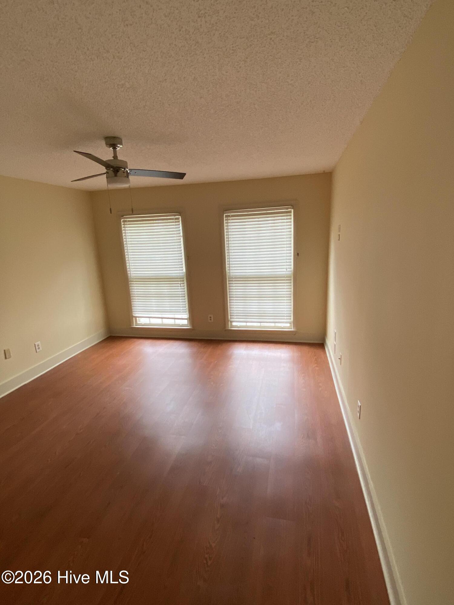1010 Hickman Road B3 Property Photo 19