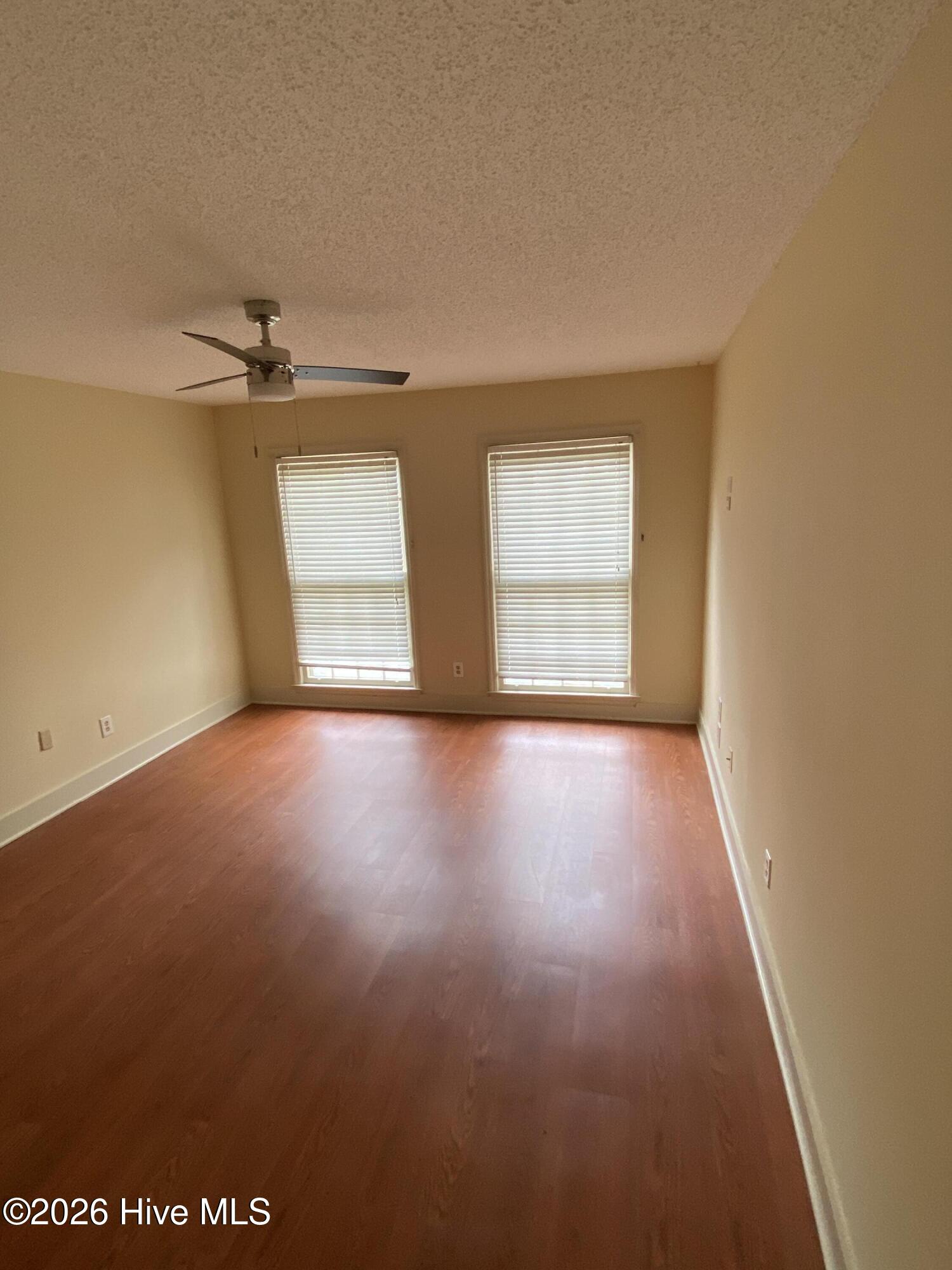 1010 Hickman Road B3 Property Photo 23