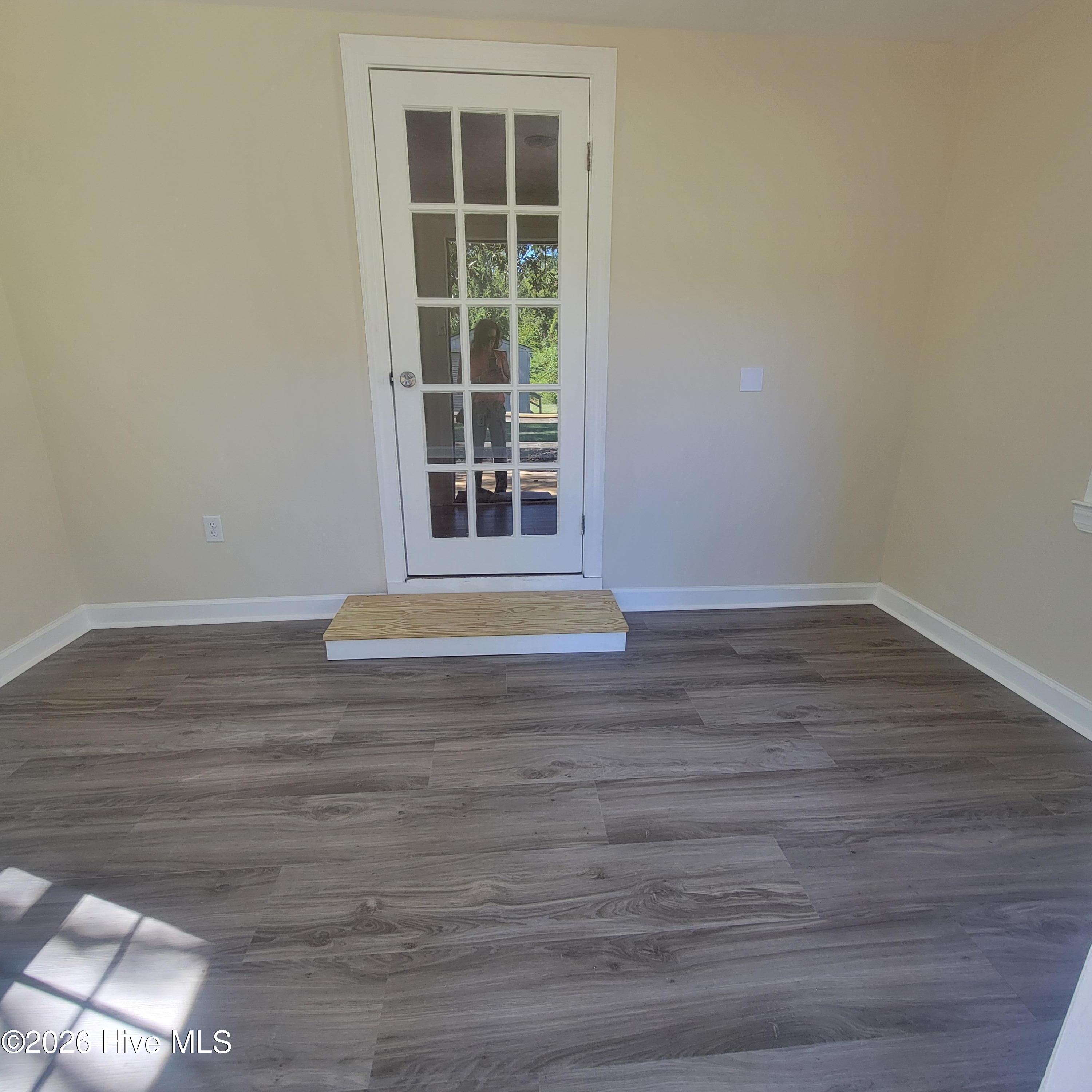 7625 Old River Road Property Photo 12