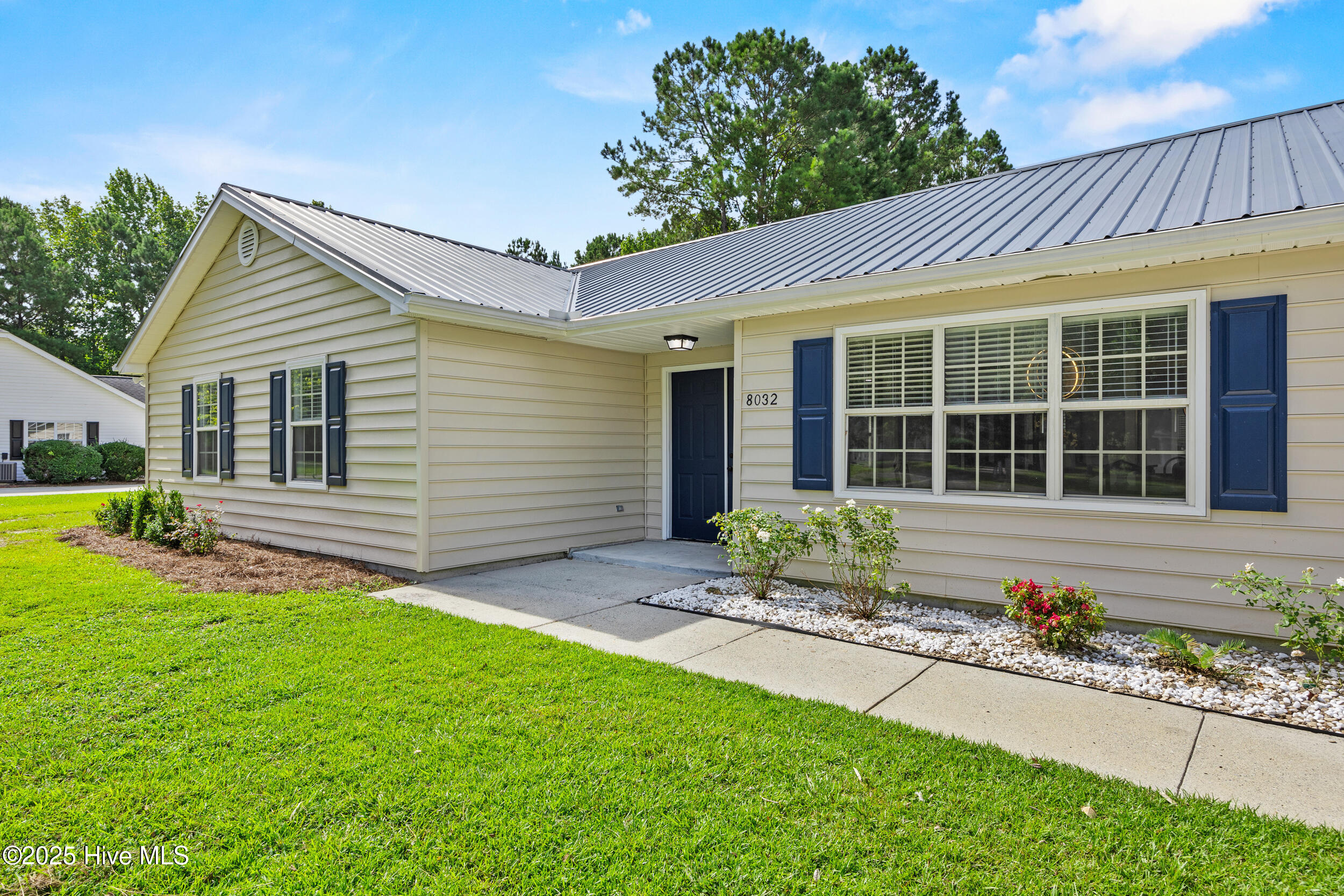 8032 Webster Court Ne Property Photo 6