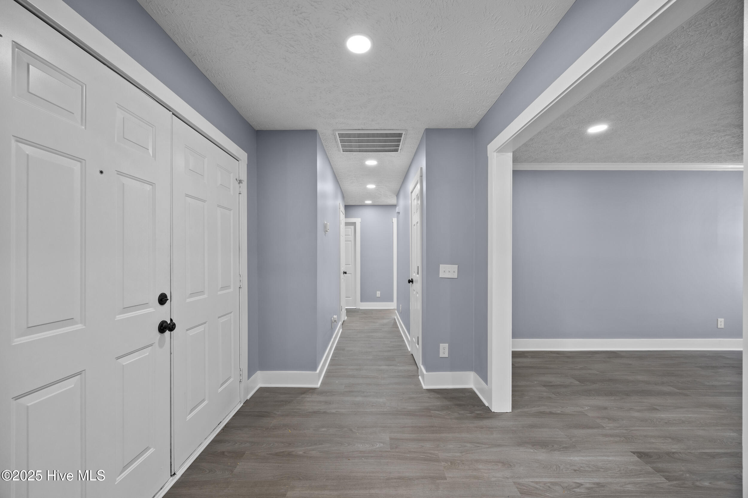 8032 Webster Court Ne Property Photo 9