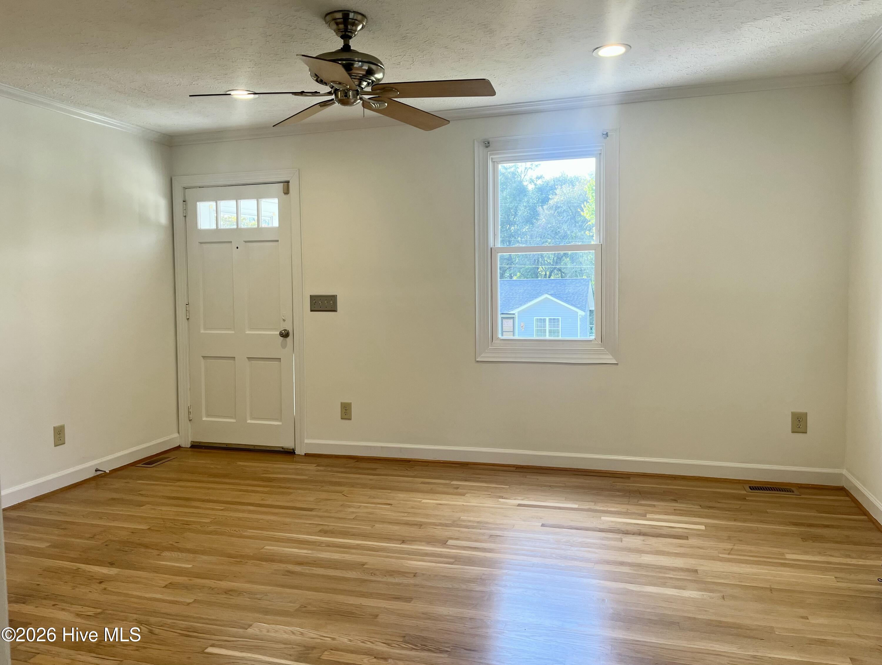 529 W Chapin Road Property Photo 4