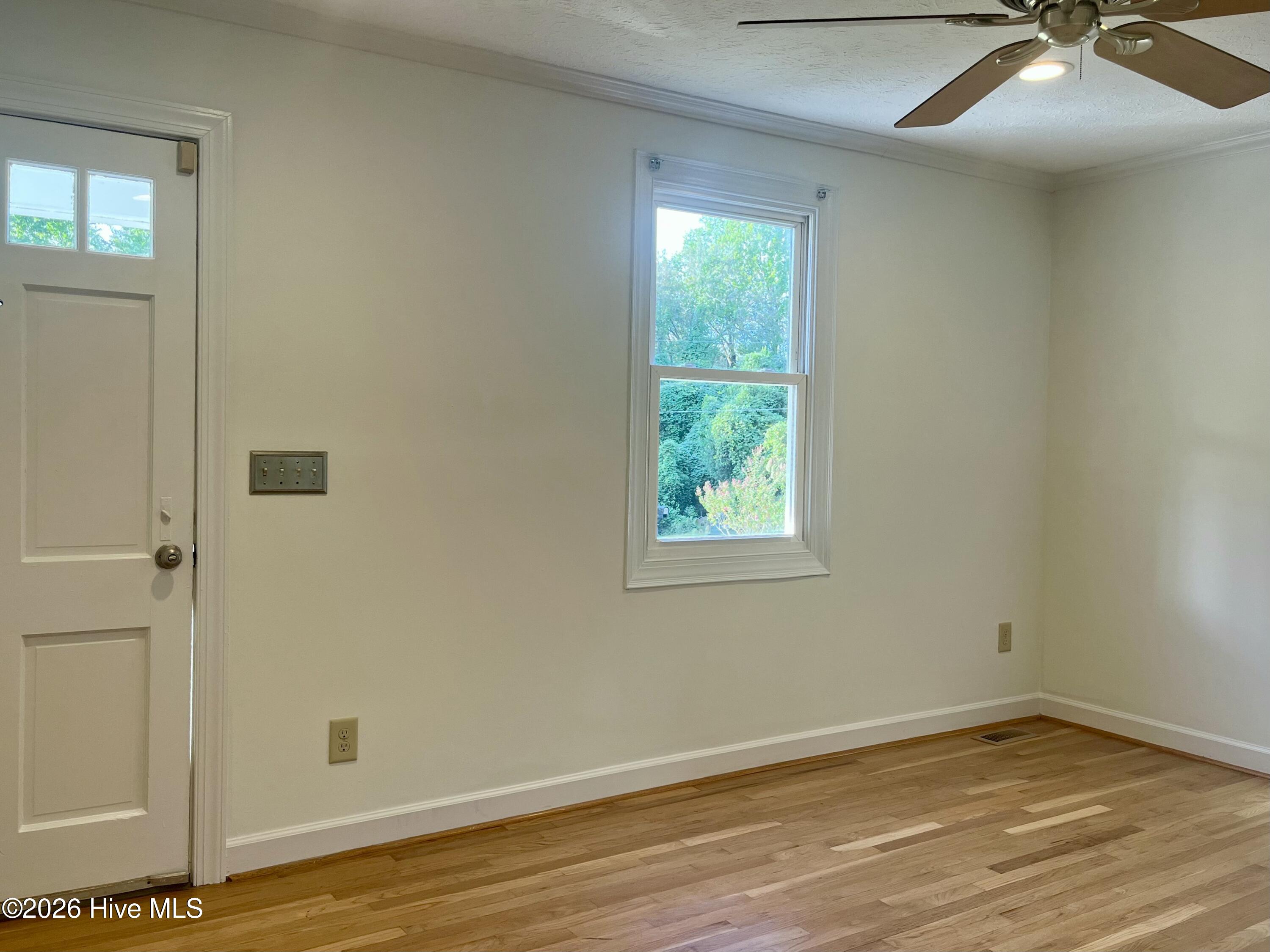 529 W Chapin Road Property Photo 5