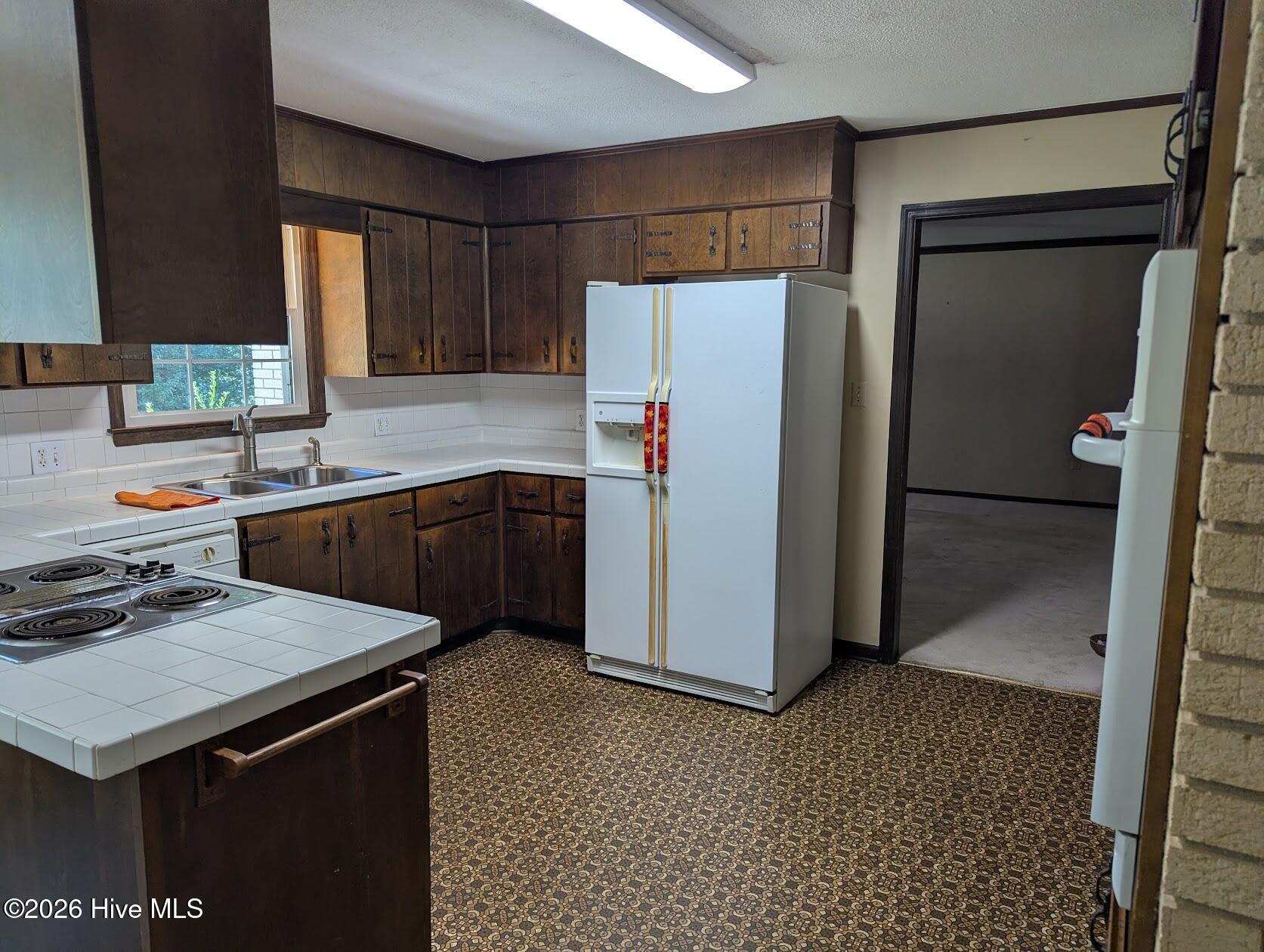 218 Longmeadow Road Property Photo 9